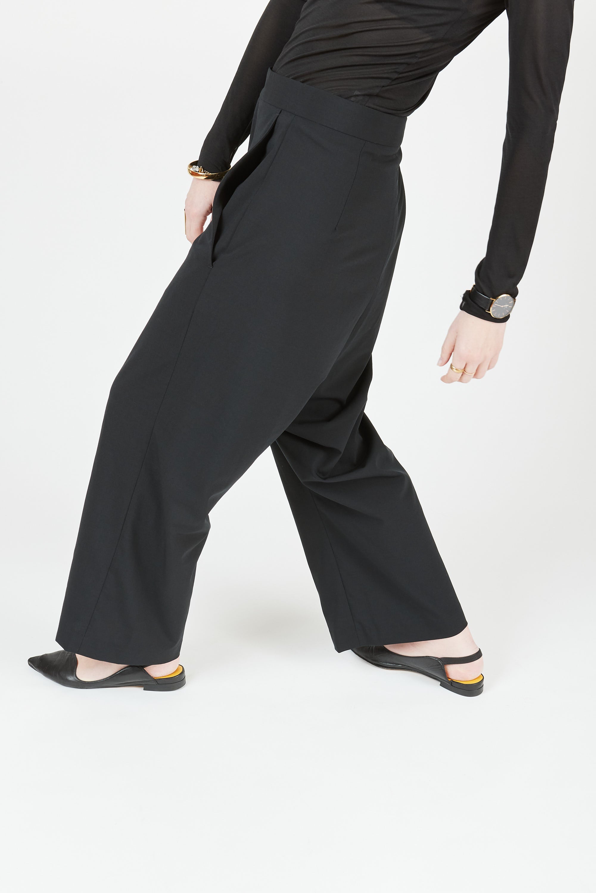 Low Crotch Trousers – tailored fit with relaxed silhouette| Black - Maison Marron et amis