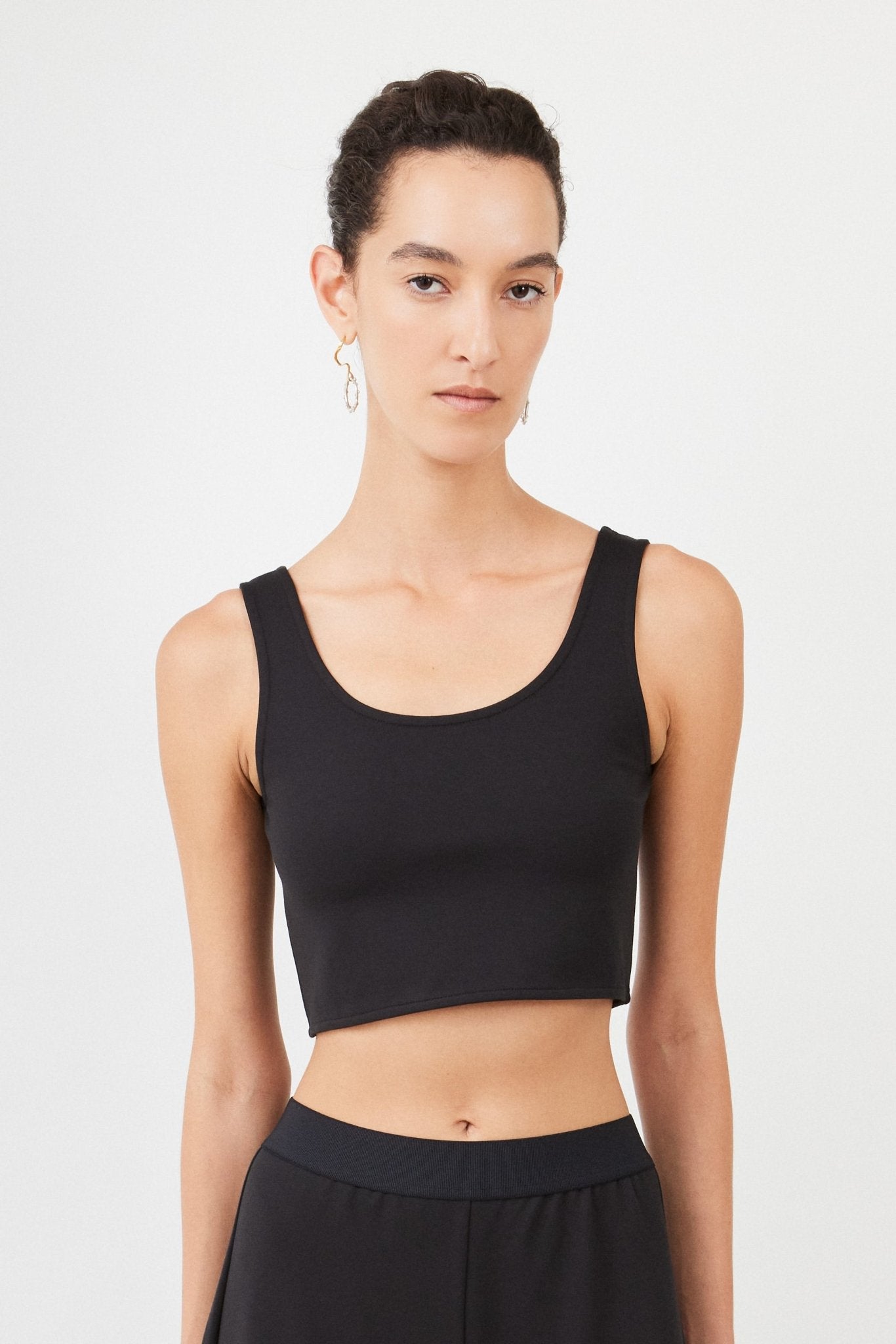 Sustainable Hybrid Top Bra in black – breathable viscose blend, supportive & styles | Black - Maison Marron et amis