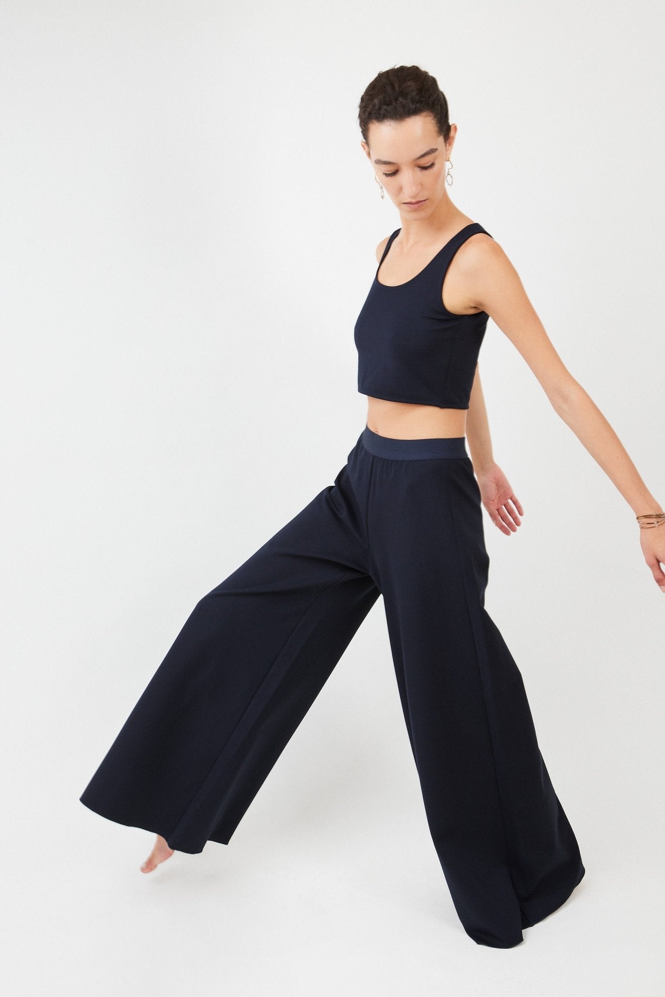 Comfortable Top Bra and Wide-Leg Trousers with Soft Drape & Tailored Waistband – Ideal for Performers | Navy - Maison Marron et amis