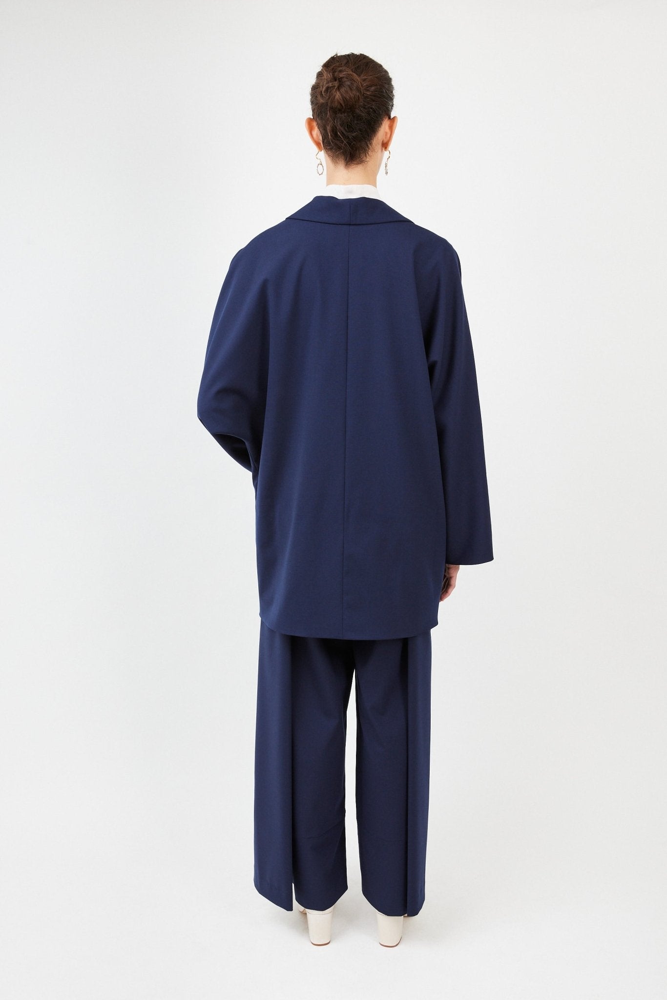Reversible hybrid suit jacket for women in black with oversized fit and kimono-inspired sleeves, crafted from premium wool blend- Navy - Maison Marron et amis