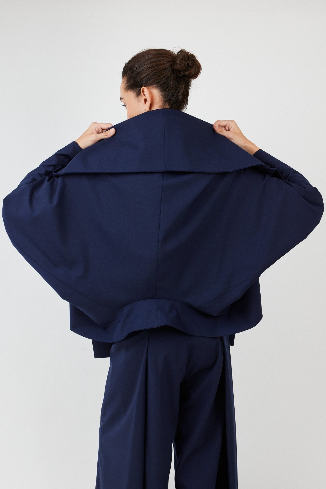 Reversible hybrid suit jacket for women in black with oversized fit and kimono-inspired sleeves, crafted from premium wool blend- Navy - Maison Marron et amis