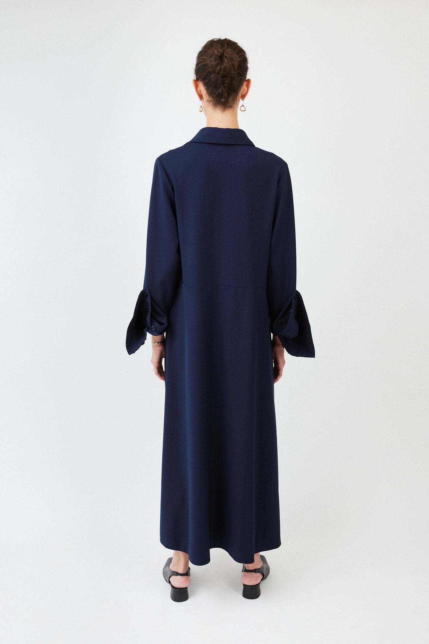 Model wearing midi shirt dress with elegant drape and modern fit| Navy - Maison Marron et amis