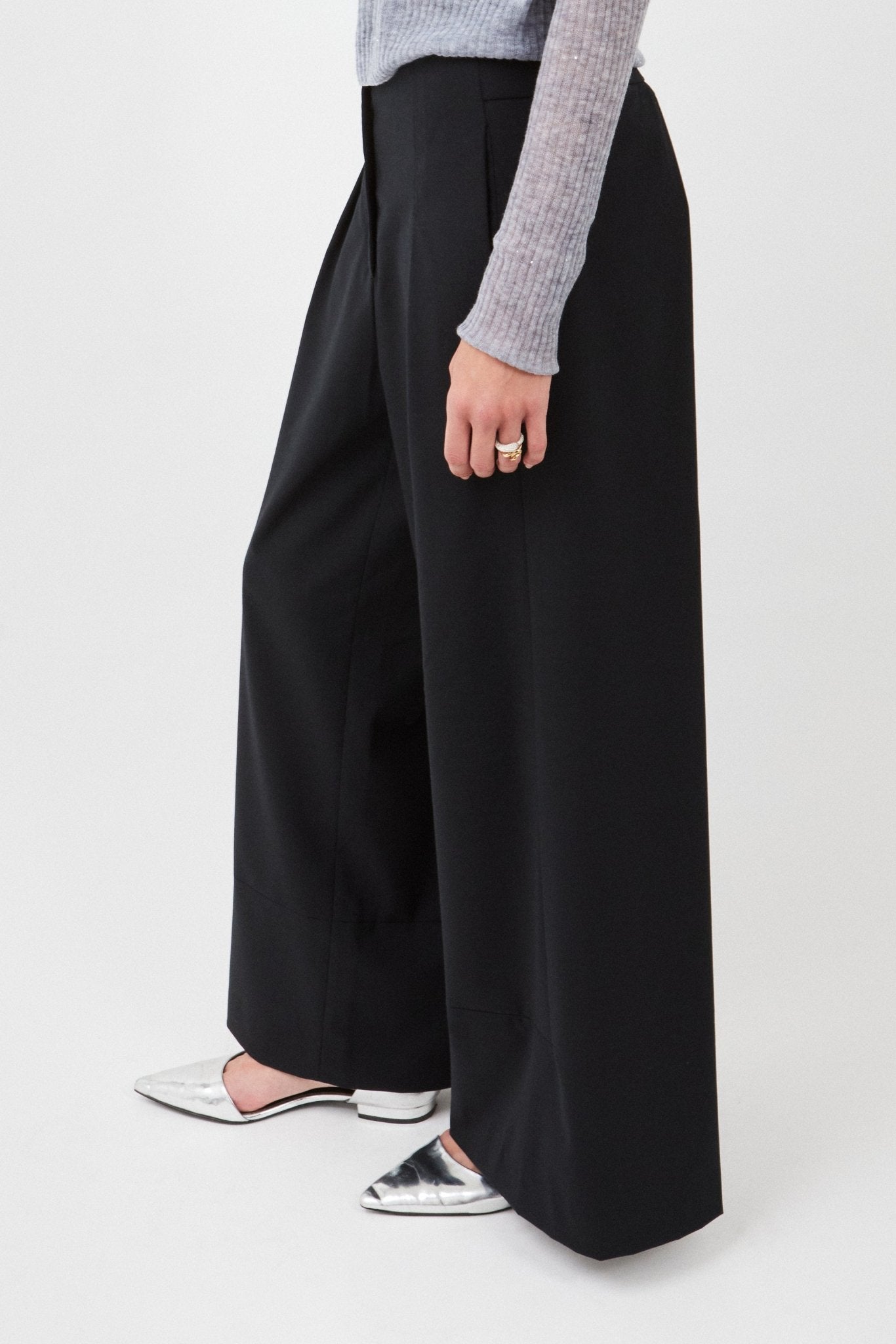 Wide-Leg Wool Blend Suit Pants in Black – Tailored Fit with Half Waistband- Maison Marron et amis