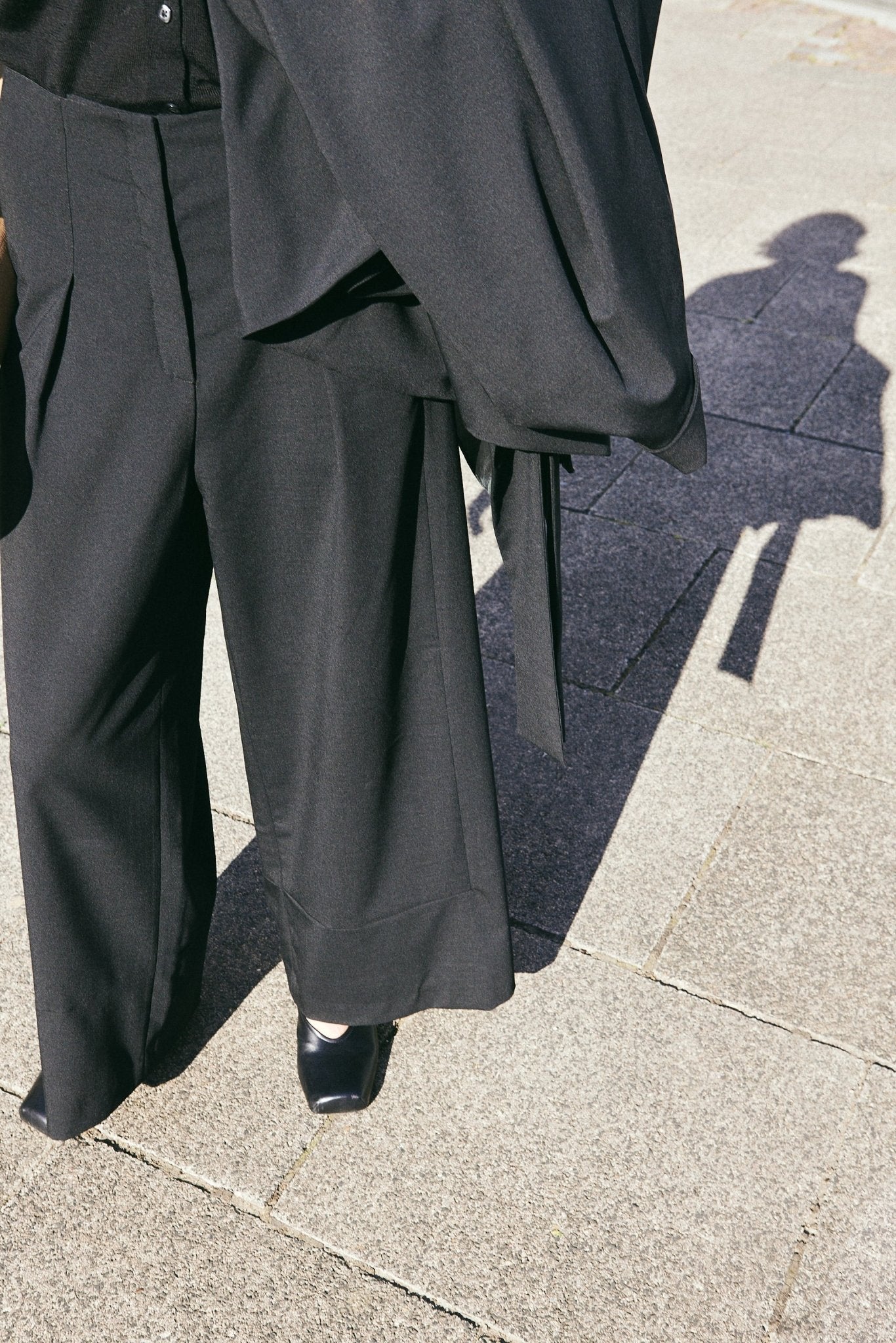 Minimalist Black Suit Pants with Front Pleats & Elegant Silhouette- Maison Marron et amis