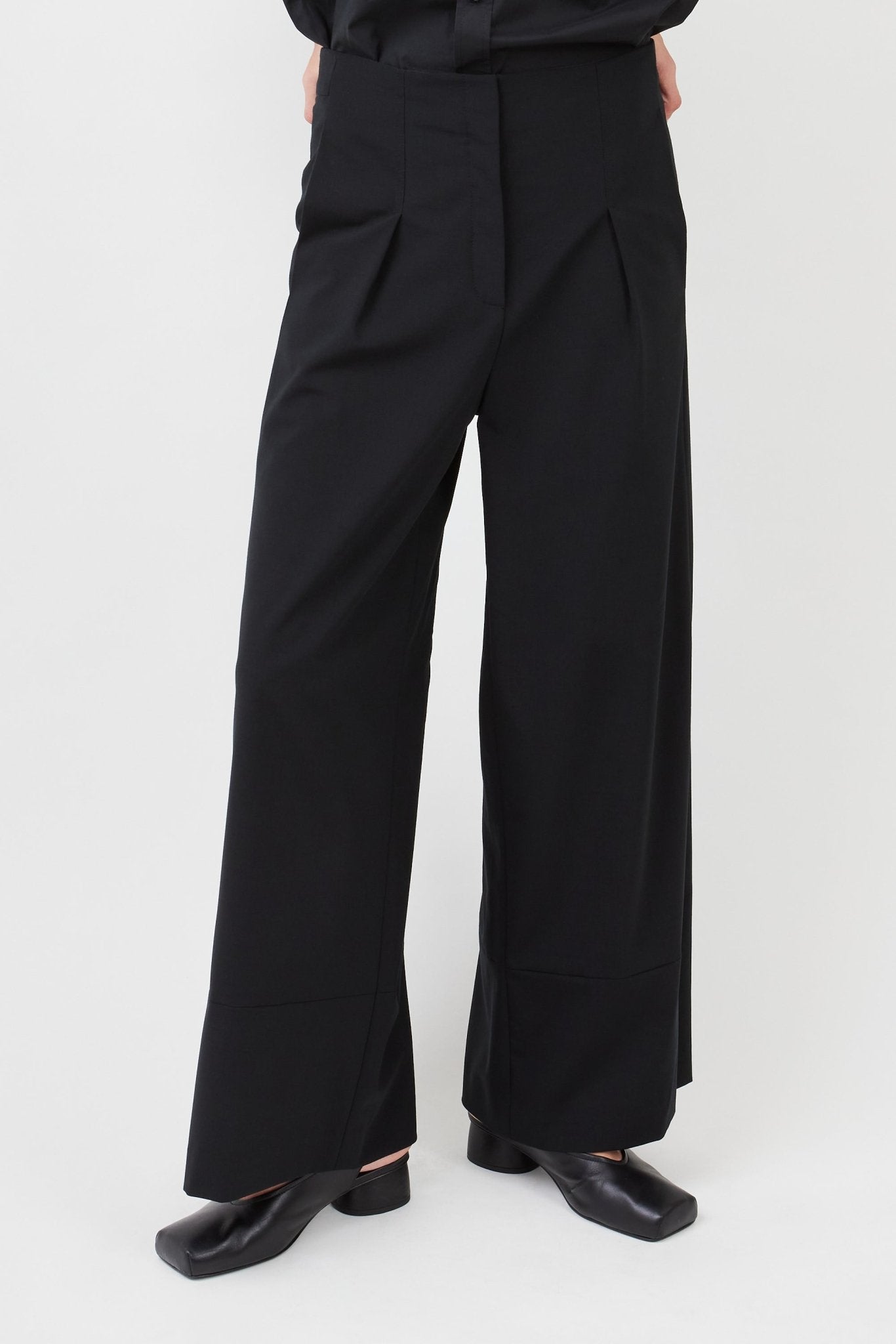 Wide-Leg Wool Blend Suit Pants in Black – Tailored Fit with Half Waistband- Maison Marron et amis