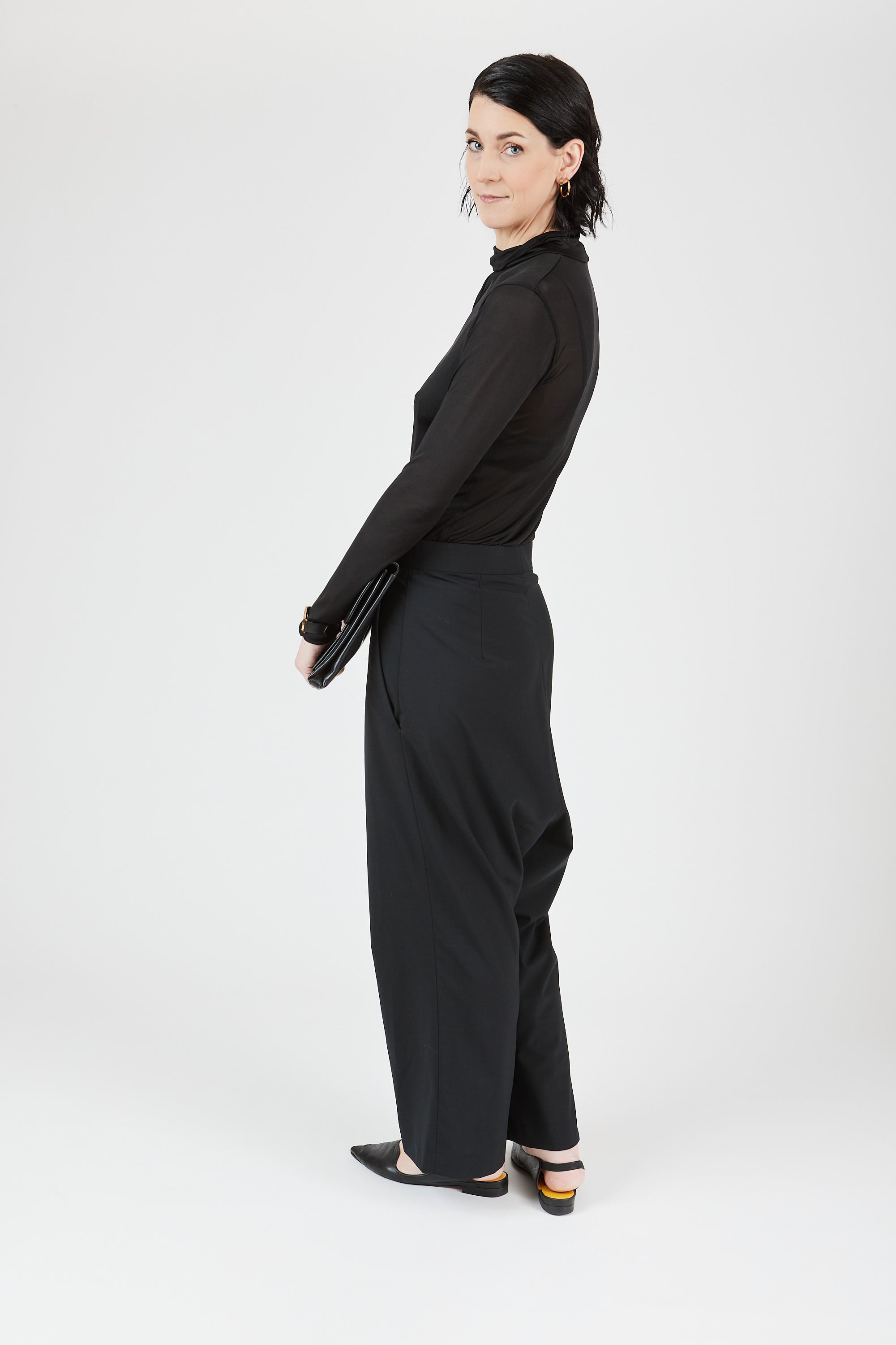 Low Crotch Trousers  – tailored fit with relaxed silhouette| Black - Maison Marron et amis