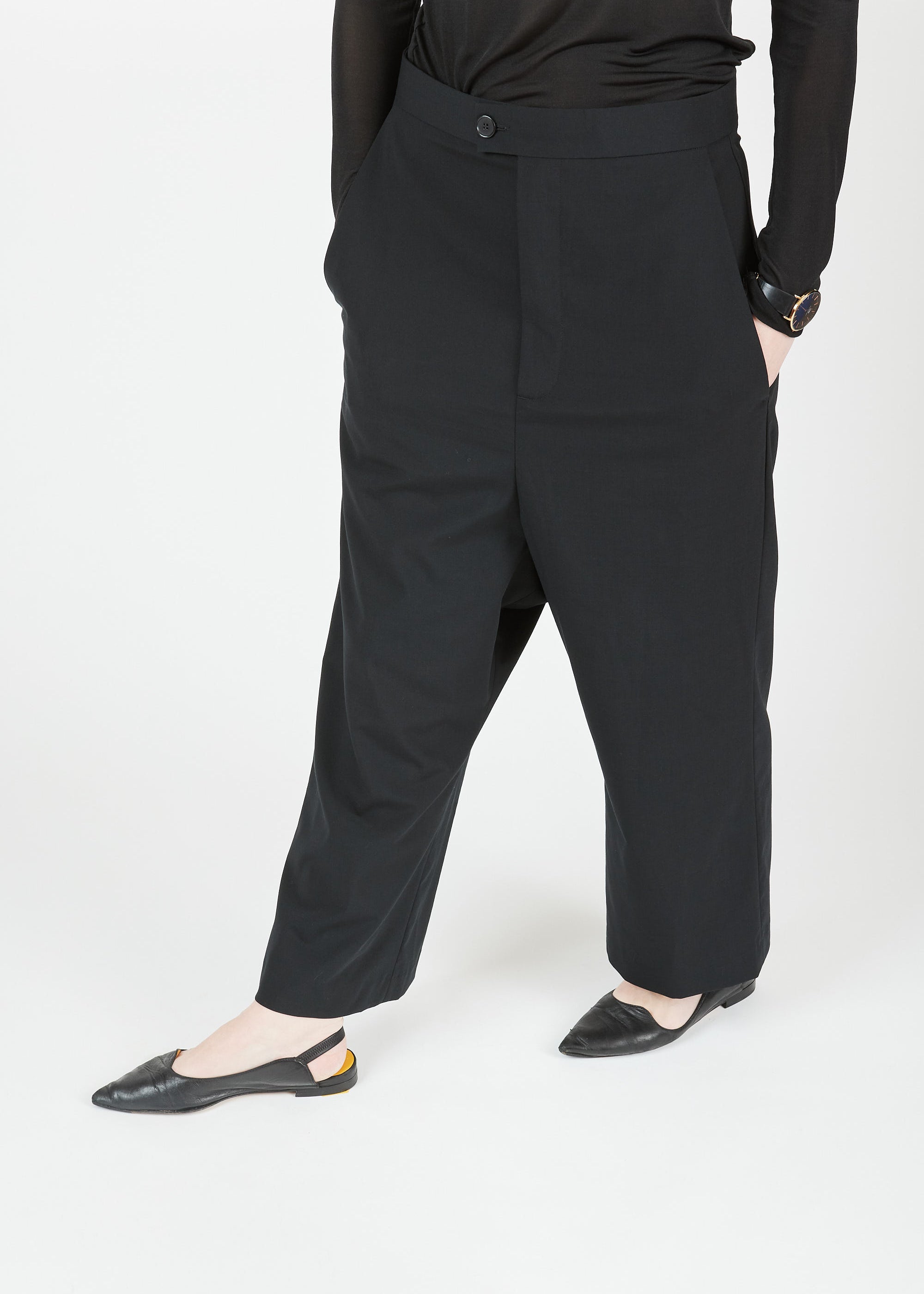 Low Crotch Trousers  – tailored fit with relaxed silhouette| Black - Maison Marron et amis