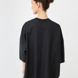 Poplin T-Shirt Recut Classic Black — detail view, structured collar — Maison Marron et amis