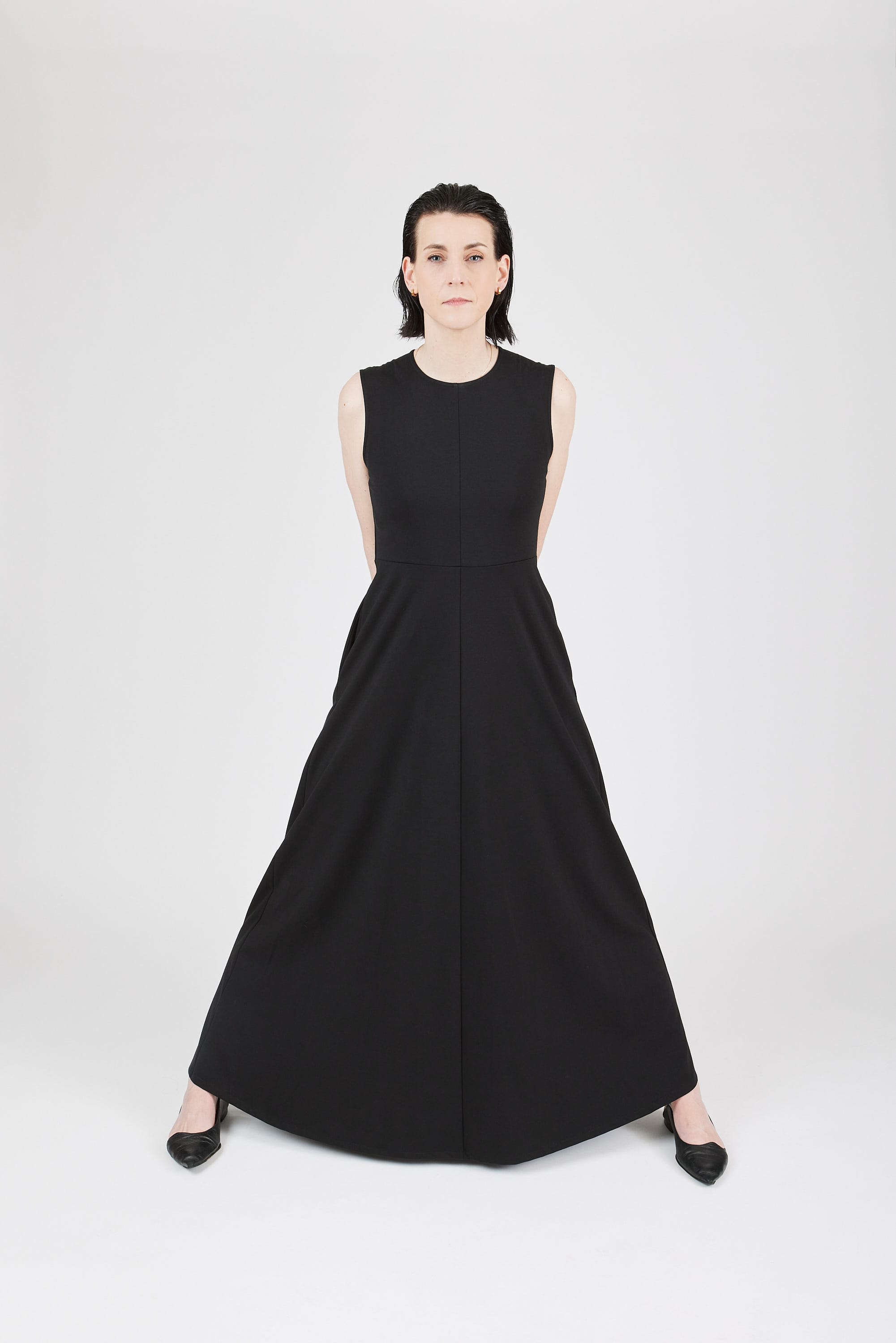 The Long Dress Interlock Black — side view, relaxed drape — Maison Marron et amis