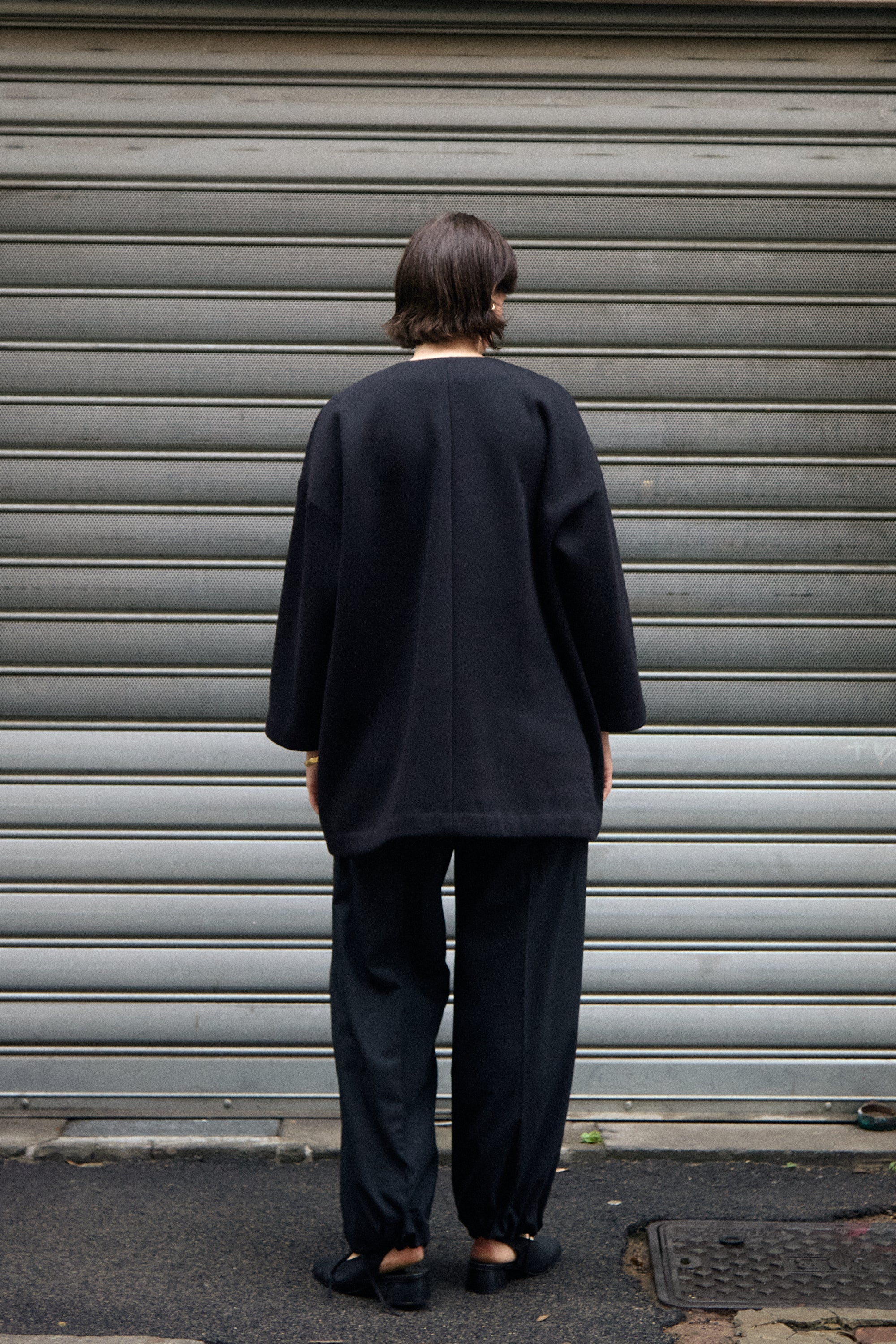 Cocoon Sweatshirt in black, back view - Maison Marron et amis