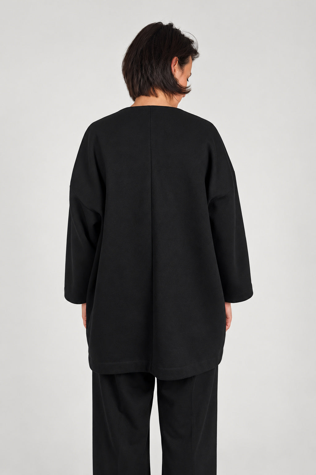 Cocoon Sweatshirt in black, back view showing the centre seam - Maison Marron et amis