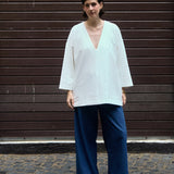 Cocoon Sweatshirt in off-white worn with the Denim n°1 Jeans - Maison Marron et amis