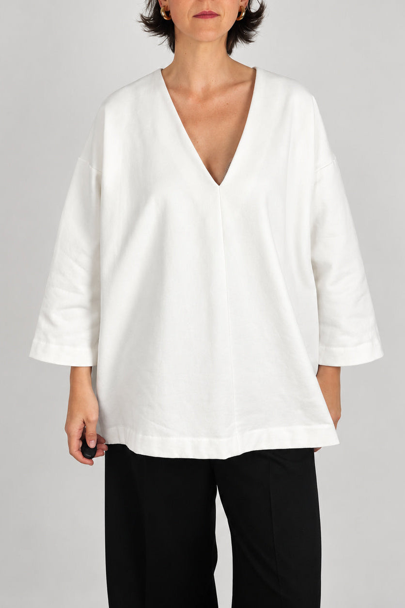 Cocoon Sweatshirt in off-white, front view with the deep V-neck - Maison Marron et amis
