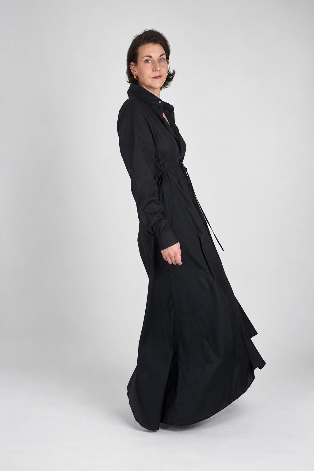 Full-Length Shirt Dress in black, side view with the skirt in movement - Maison Marron et amis