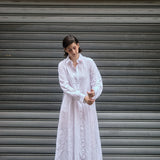 Full-Length Shirt Dress in white, full length in front of a shutter - Maison Marron et amis
