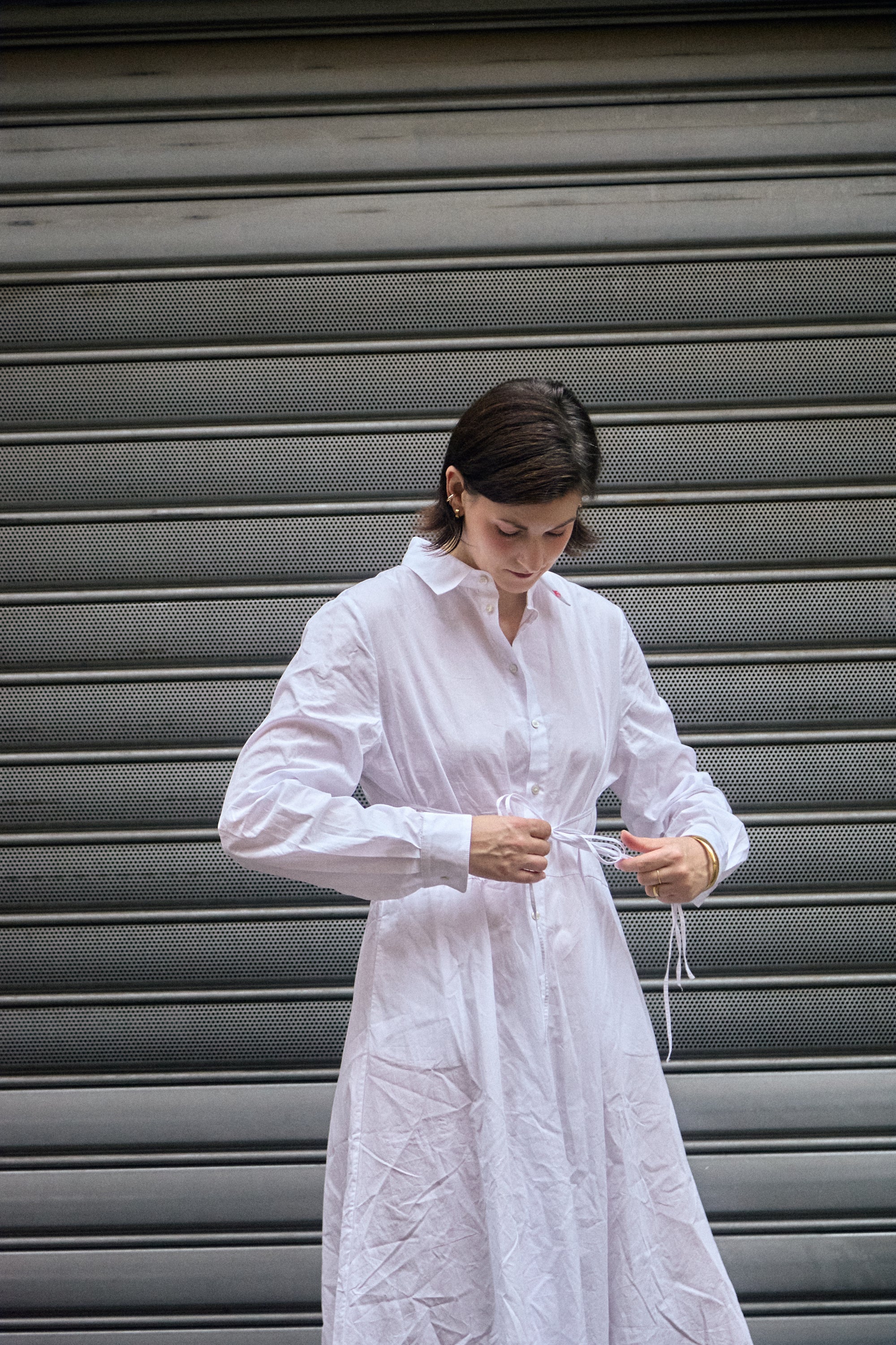 Full-Length Shirt Dress in white, tying the waist ties - Maison Marron et amis