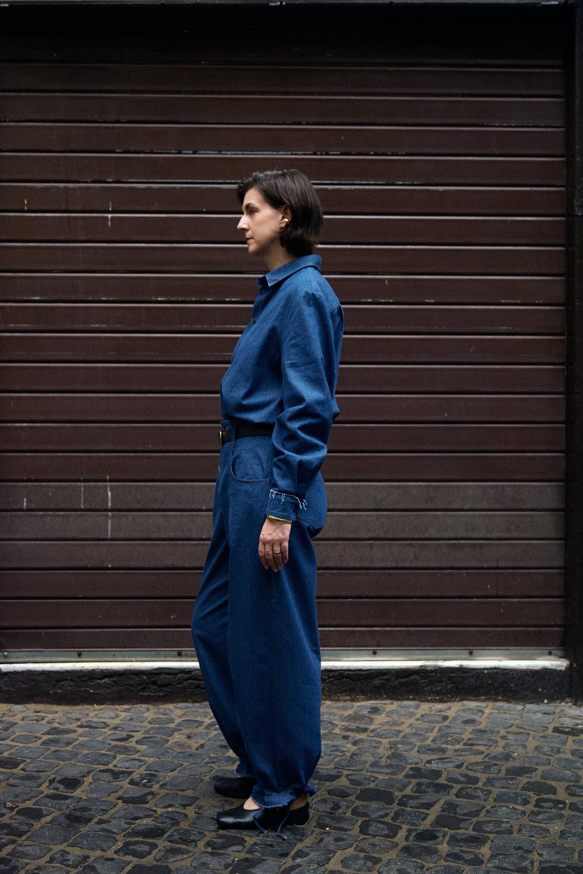 Denim n°1 Jeans, side view of the full denim look - Maison Marron et amis