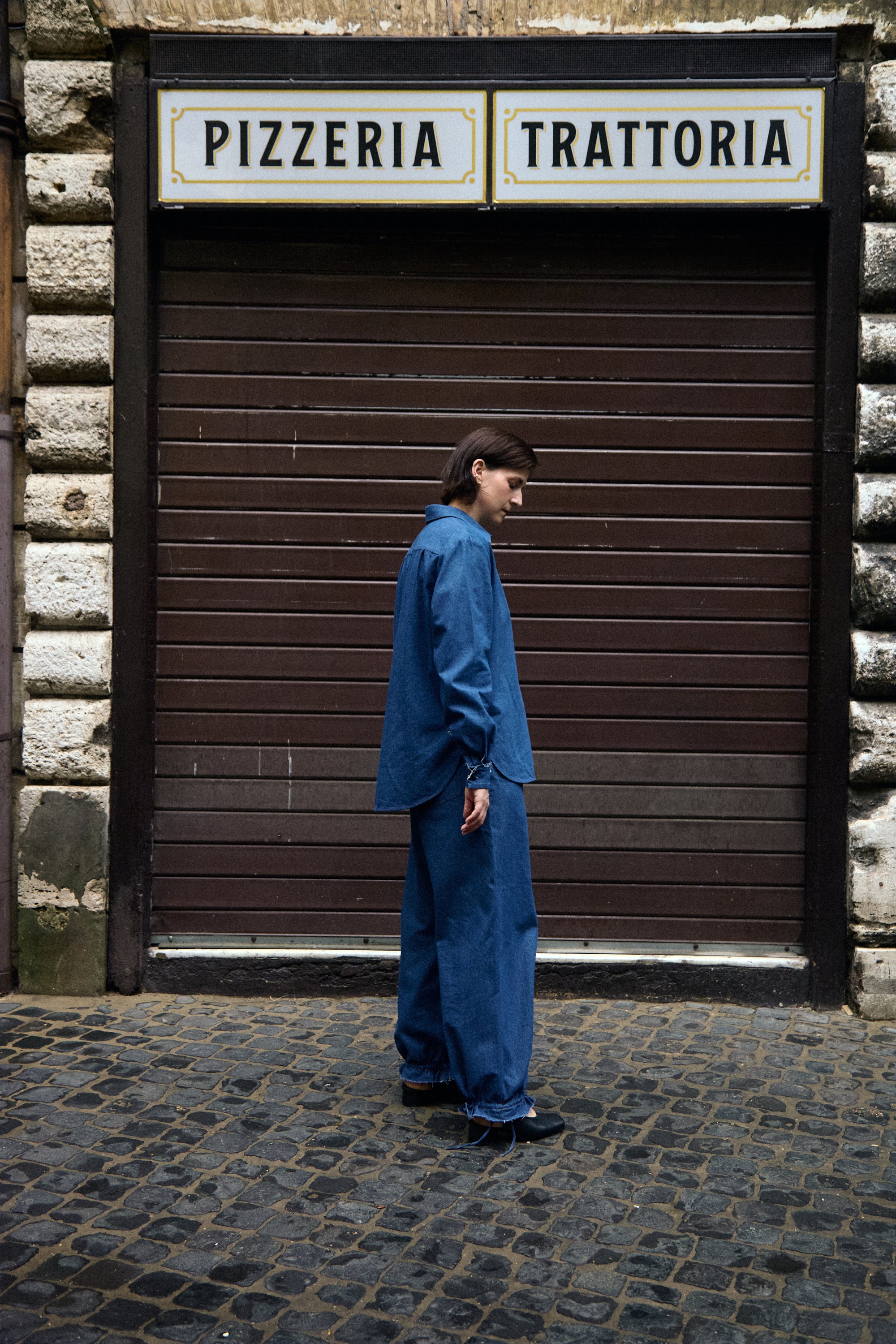 Denim Shirt, side view of the full denim look - Maison Marron et amis