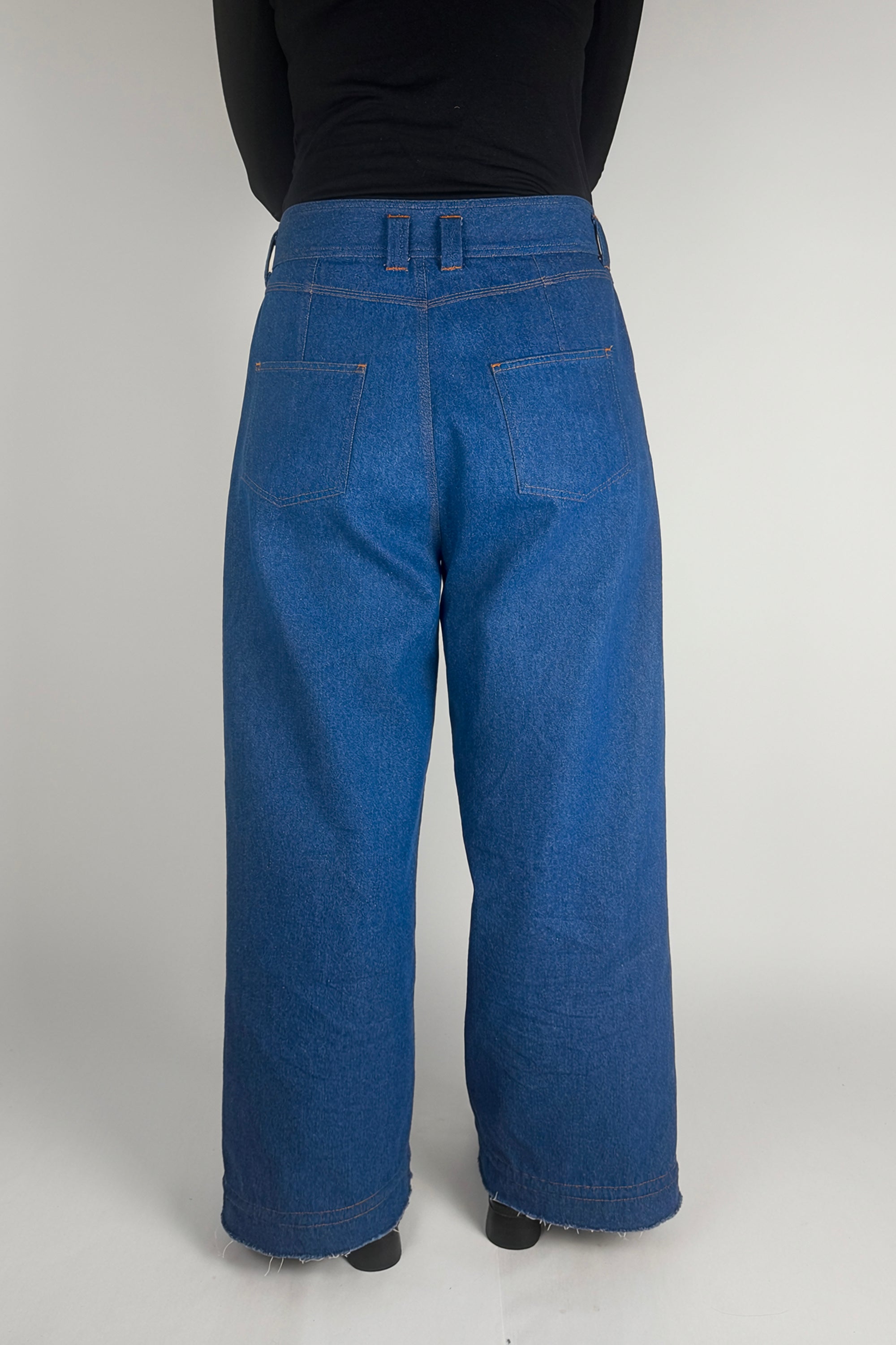 Denim n°1 Jeans, back view showing the rear pockets - Maison Marron et amis