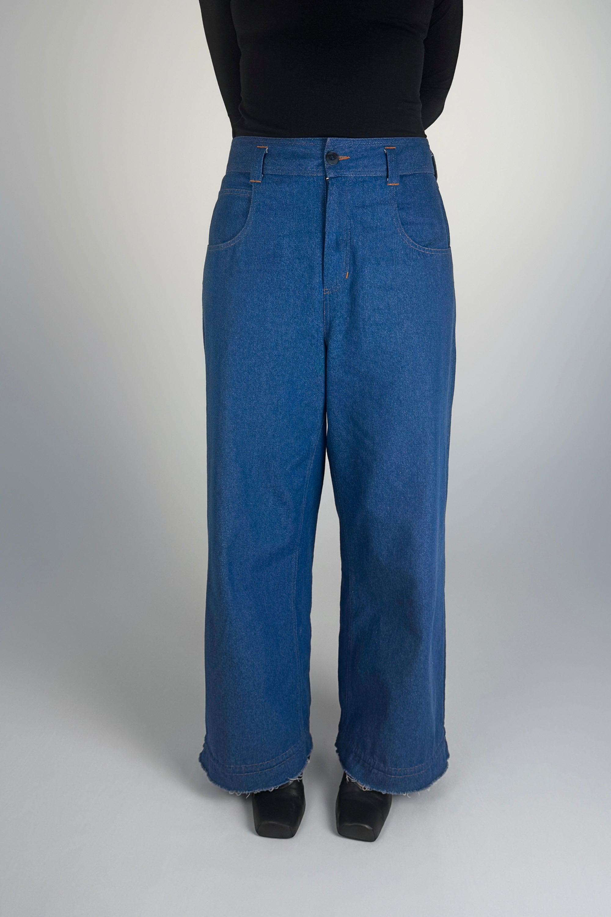 Denim n°1 Jeans, front view with wide straight leg - Maison Marron et amis