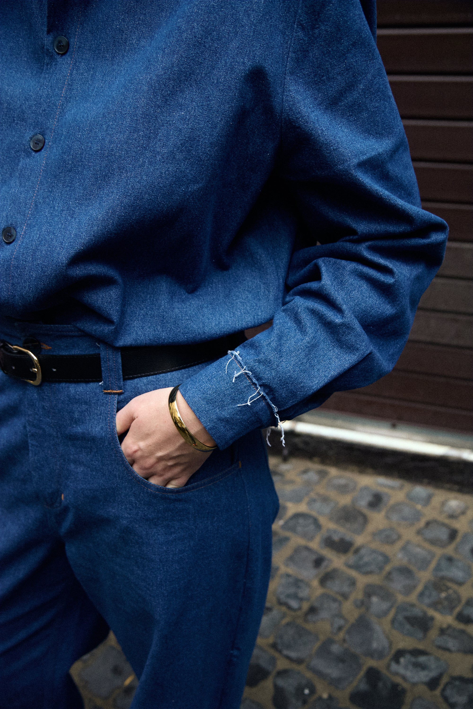 Denim Shirt detail, raw cuff and belted waist - Maison Marron et amis