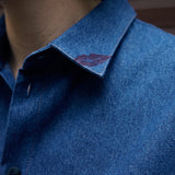 Denim Shirt collar detail with the small lips print - Maison Marron et amis