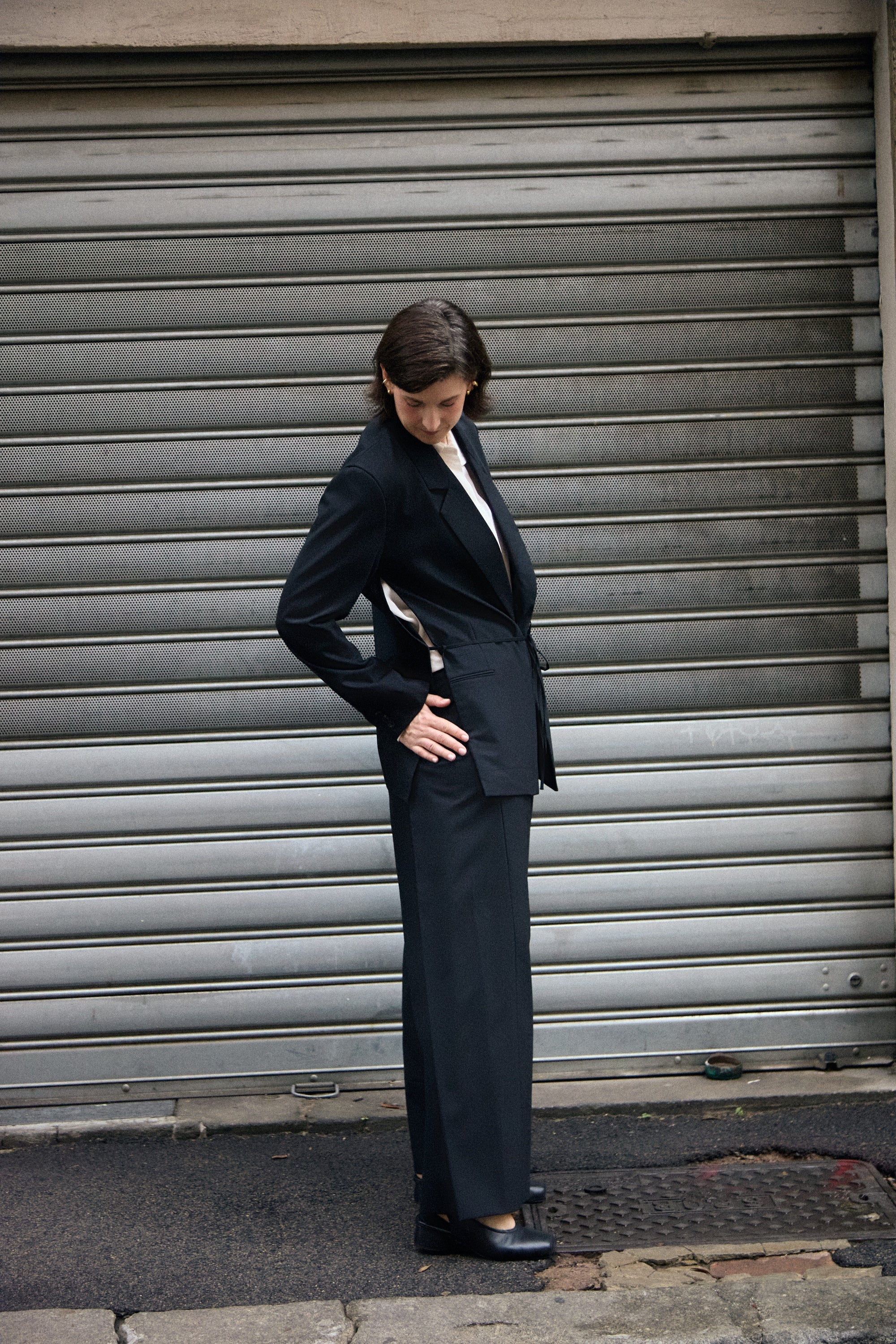 Open Side Blazer in black, side view showing the open side seam - Maison Marron et amis