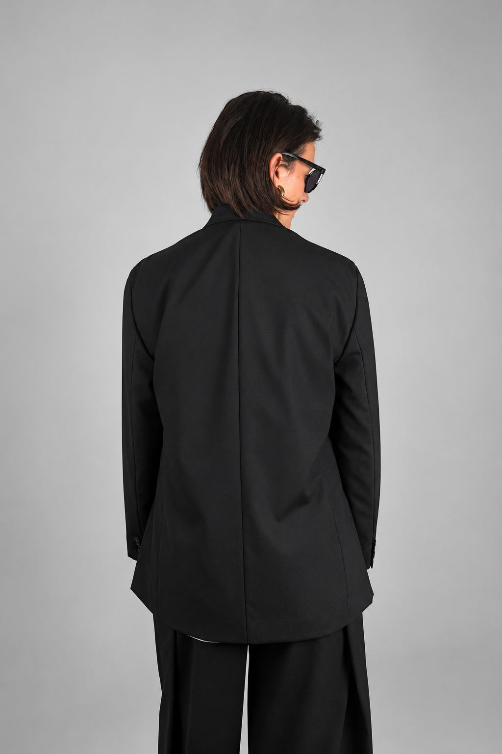 Open Side Blazer in black, back view - Maison Marron et amis