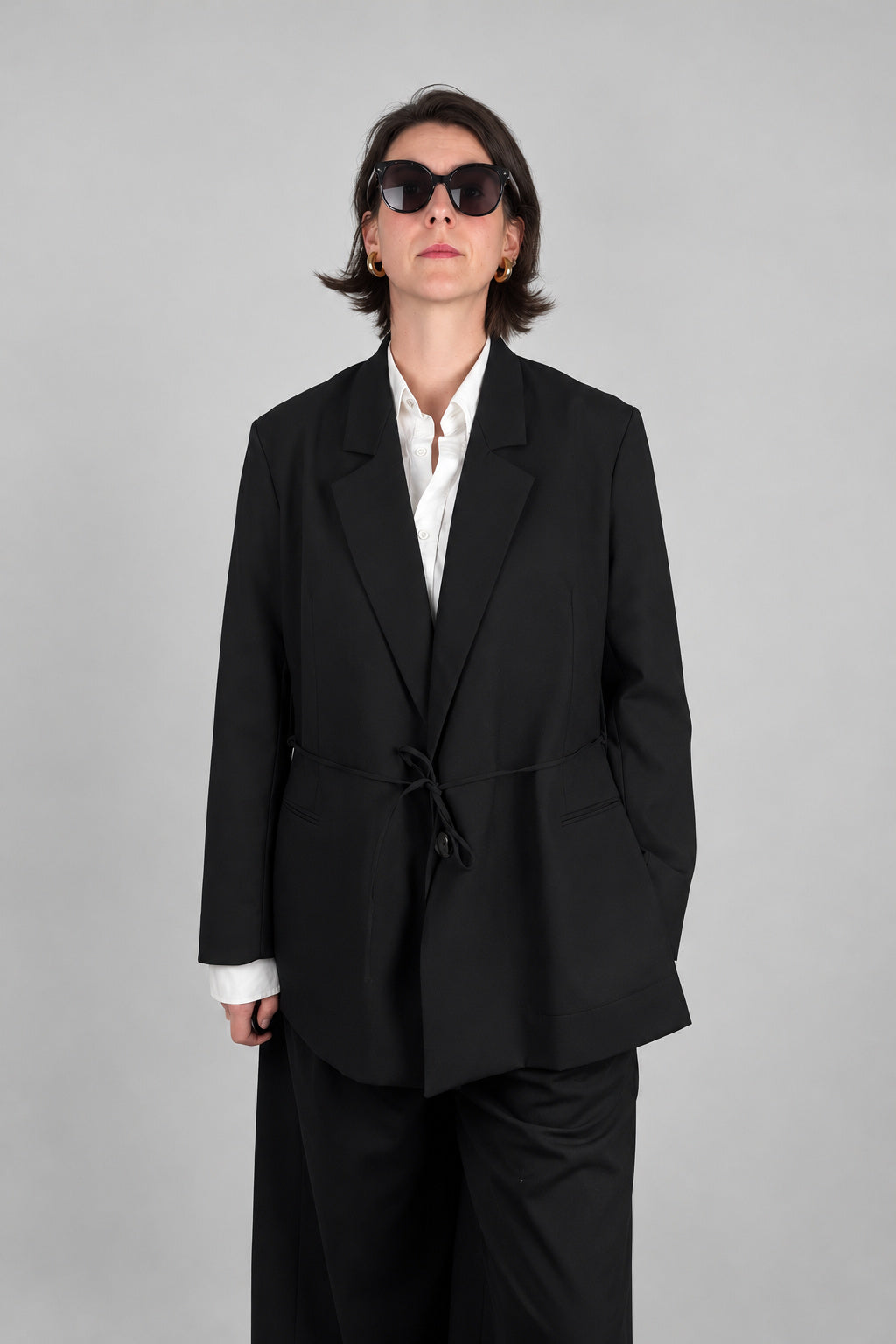 Open Side Blazer in black with the straps tied at the waist - Maison Marron et amis