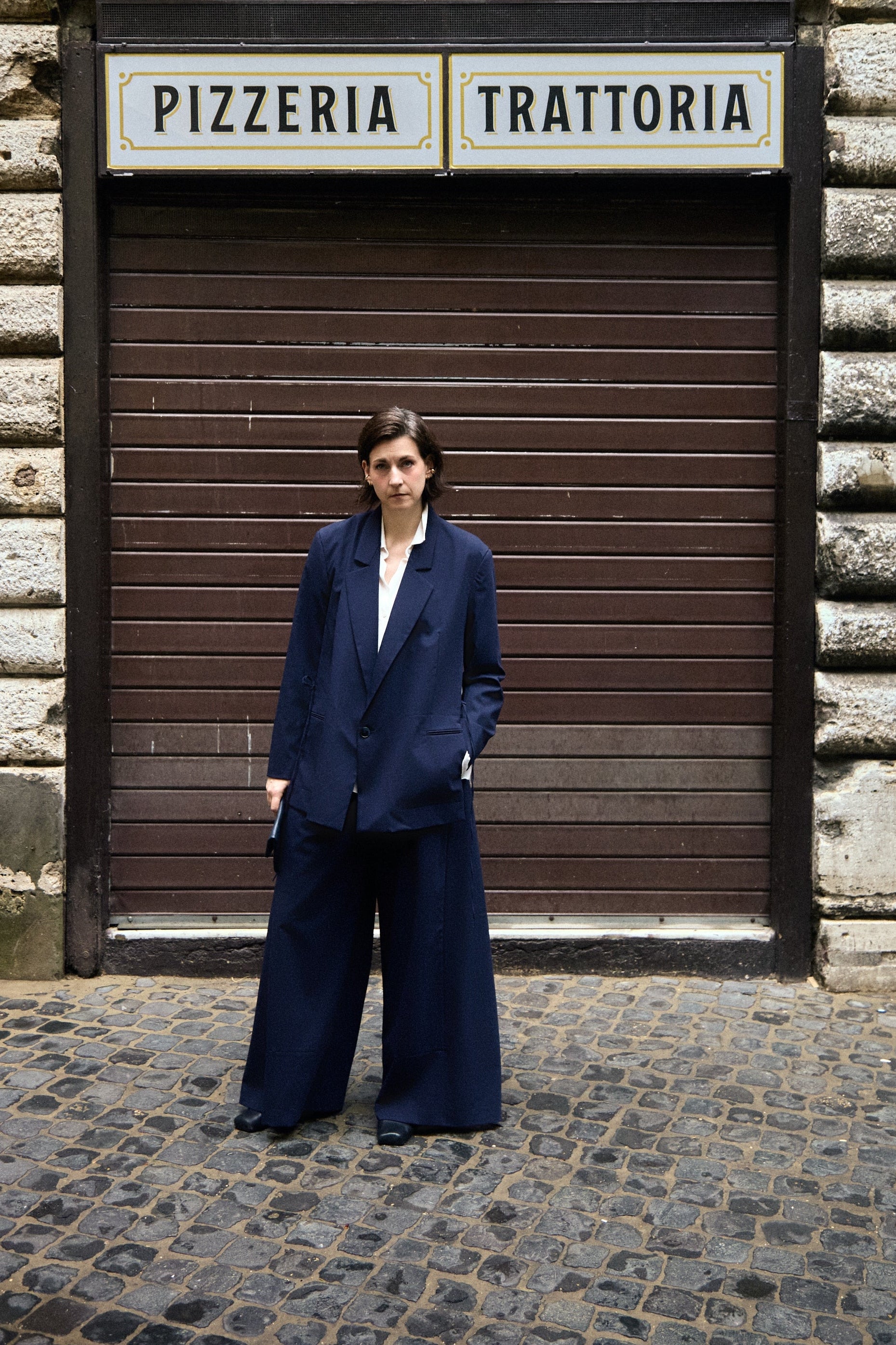 Open Side Blazer in navy with wide trousers, street view in Rome - Maison Marron et amis