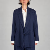 Open Side Blazer in navy, front view belted over a white shirt - Maison Marron et amis