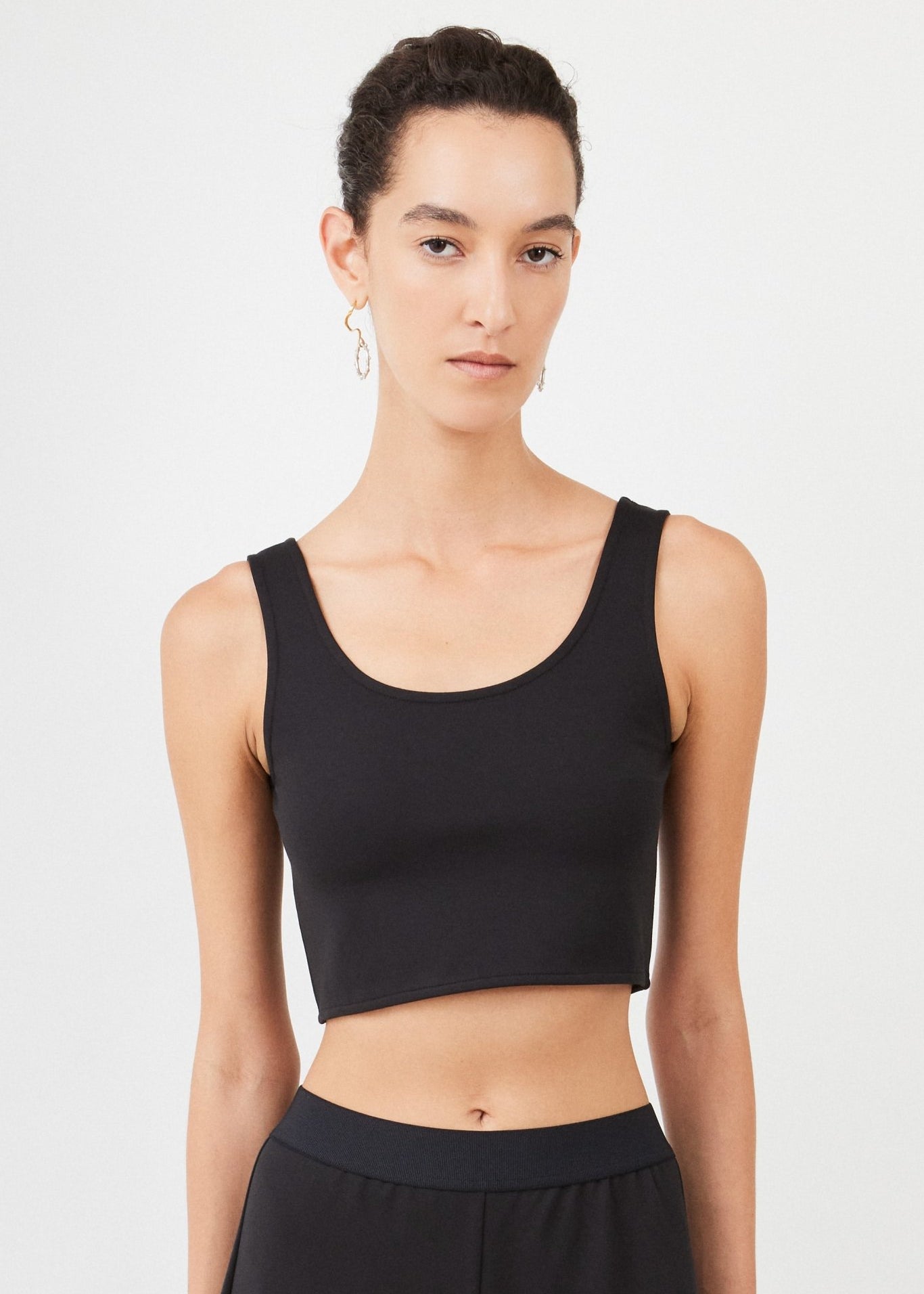Sustainable Hybrid Top Bra in black – breathable viscose blend, supportive & styles | Black - Maison Marron et amis