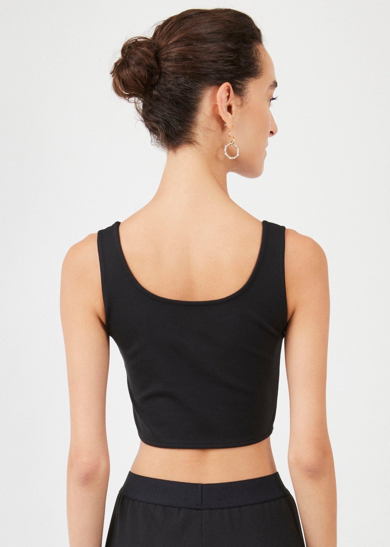 Sustainable Hybrid Top Bra in black – breathable viscose blend, supportive & styles | Black - Maison Marron et amis