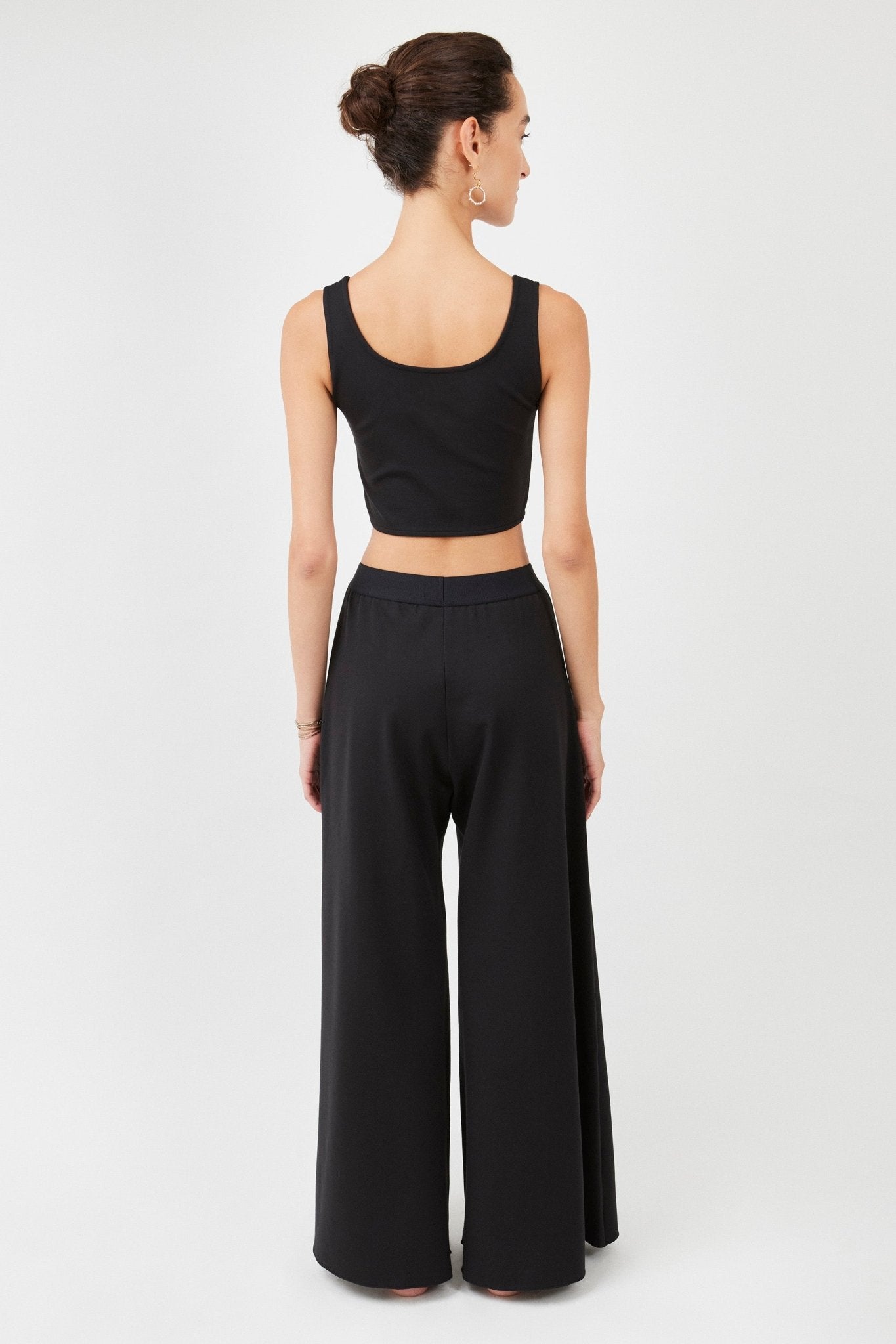 Sustainable Hybrid Top Bra in black – breathable viscose blend, supportive & styles | Black - Maison Marron et amis