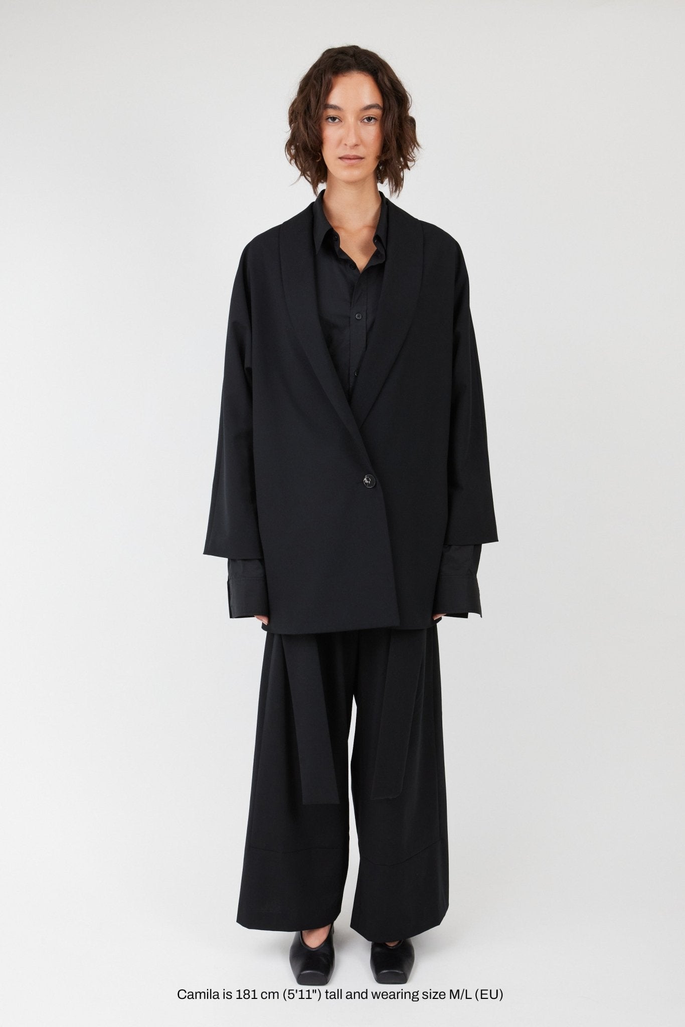 Reversible Hybrid Suit Jacket in Black – Oversized Fit & Kimono-Inspired Design- Maison Marron et amis