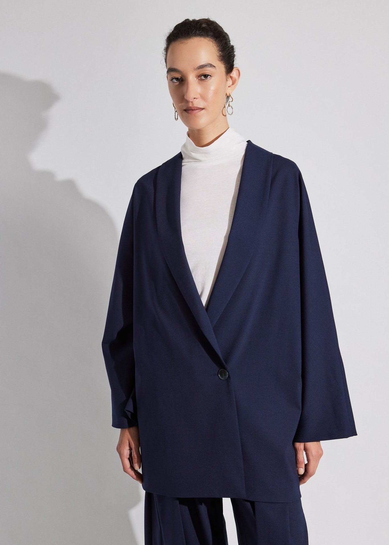 Reversible hybrid suit jacket for women in black with oversized fit and kimono-inspired sleeves, crafted from premium wool blend- Navy - Maison Marron et amis
