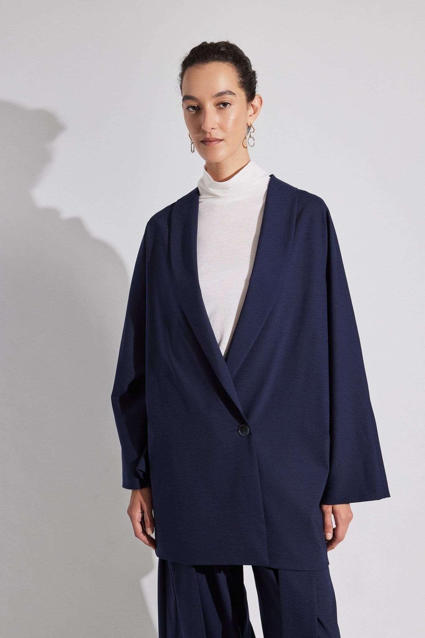 Reversible hybrid suit jacket for women in black with oversized fit and kimono-inspired sleeves, crafted from premium wool blend- Navy - Maison Marron et amis