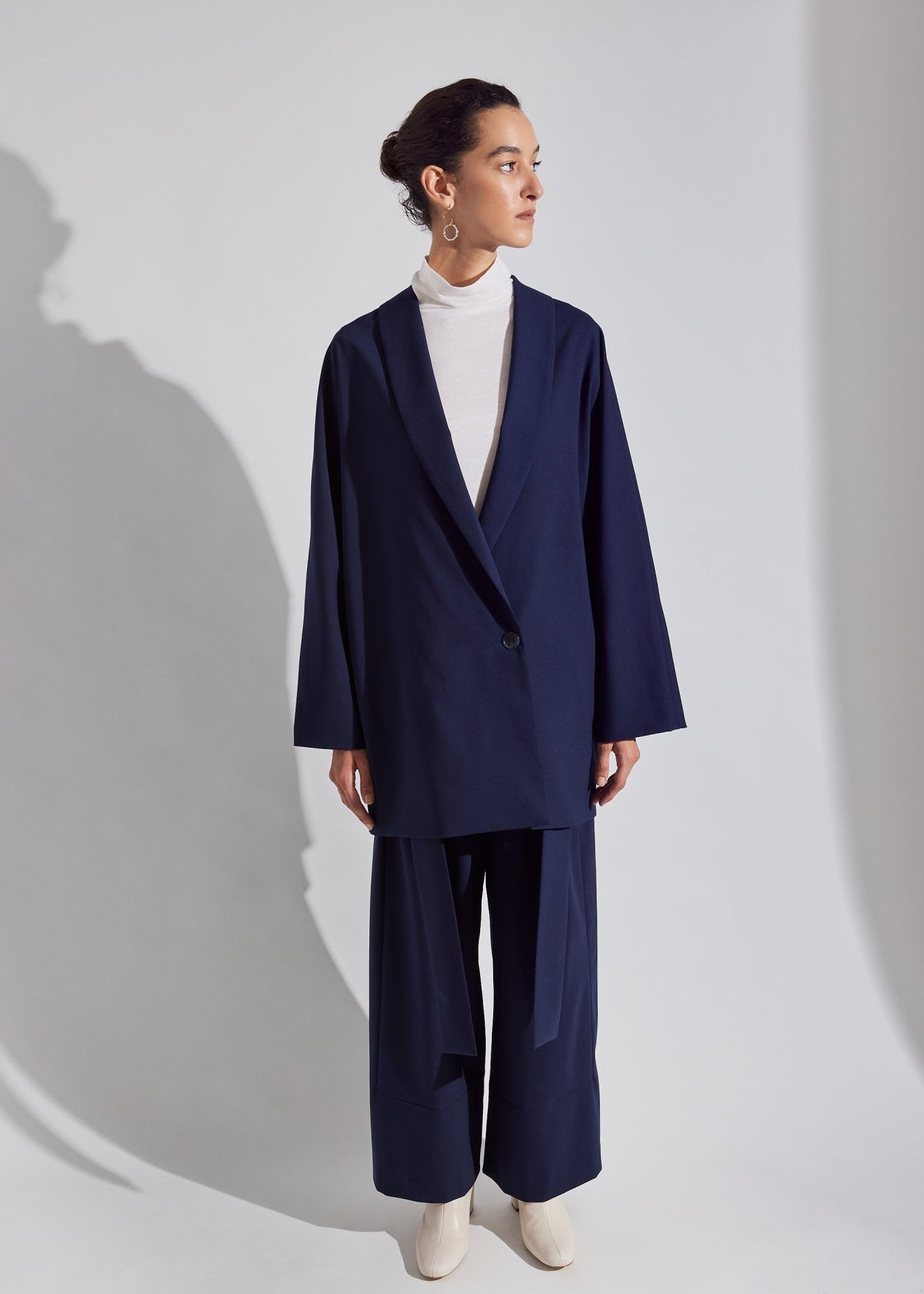 Reversible hybrid suit jacket for women in black with oversized fit and kimono-inspired sleeves, crafted from premium wool blend- Navy - Maison Marron et amis