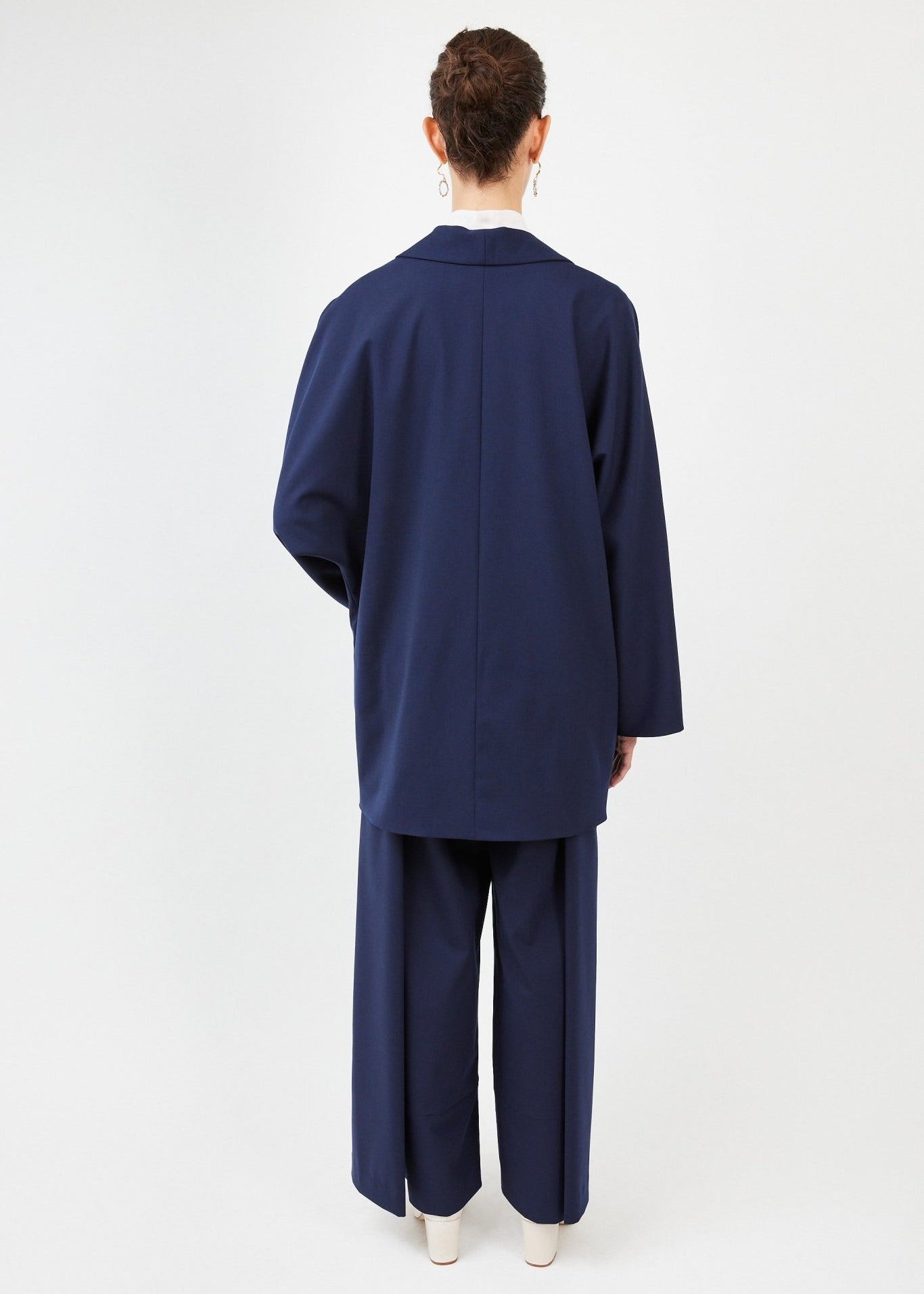 Reversible hybrid suit jacket for women in black with oversized fit and kimono-inspired sleeves, crafted from premium wool blend- Navy - Maison Marron et amis