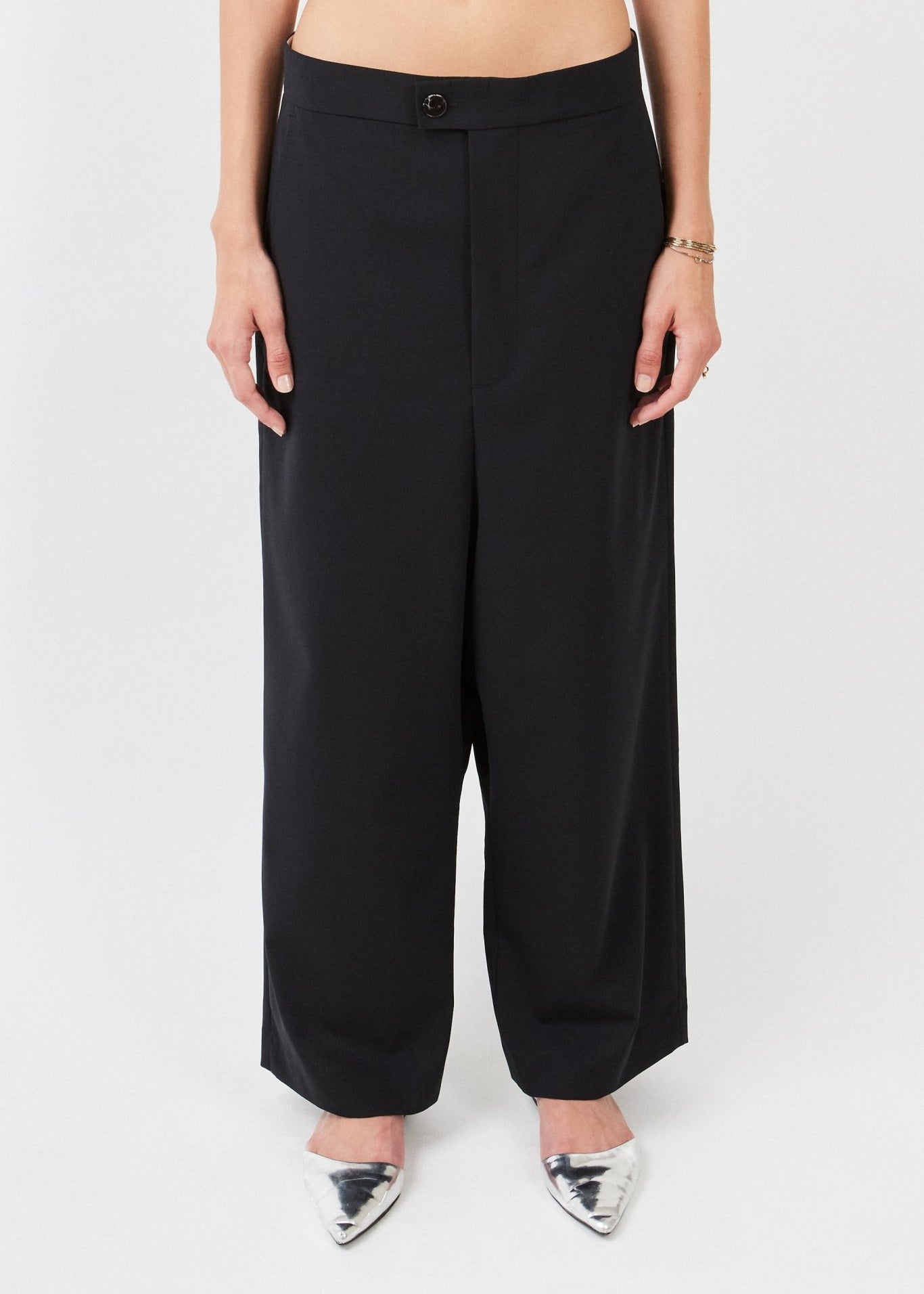 Low Crotch Trousers  – tailored fit with relaxed silhouette| Black - Maison Marron et amis