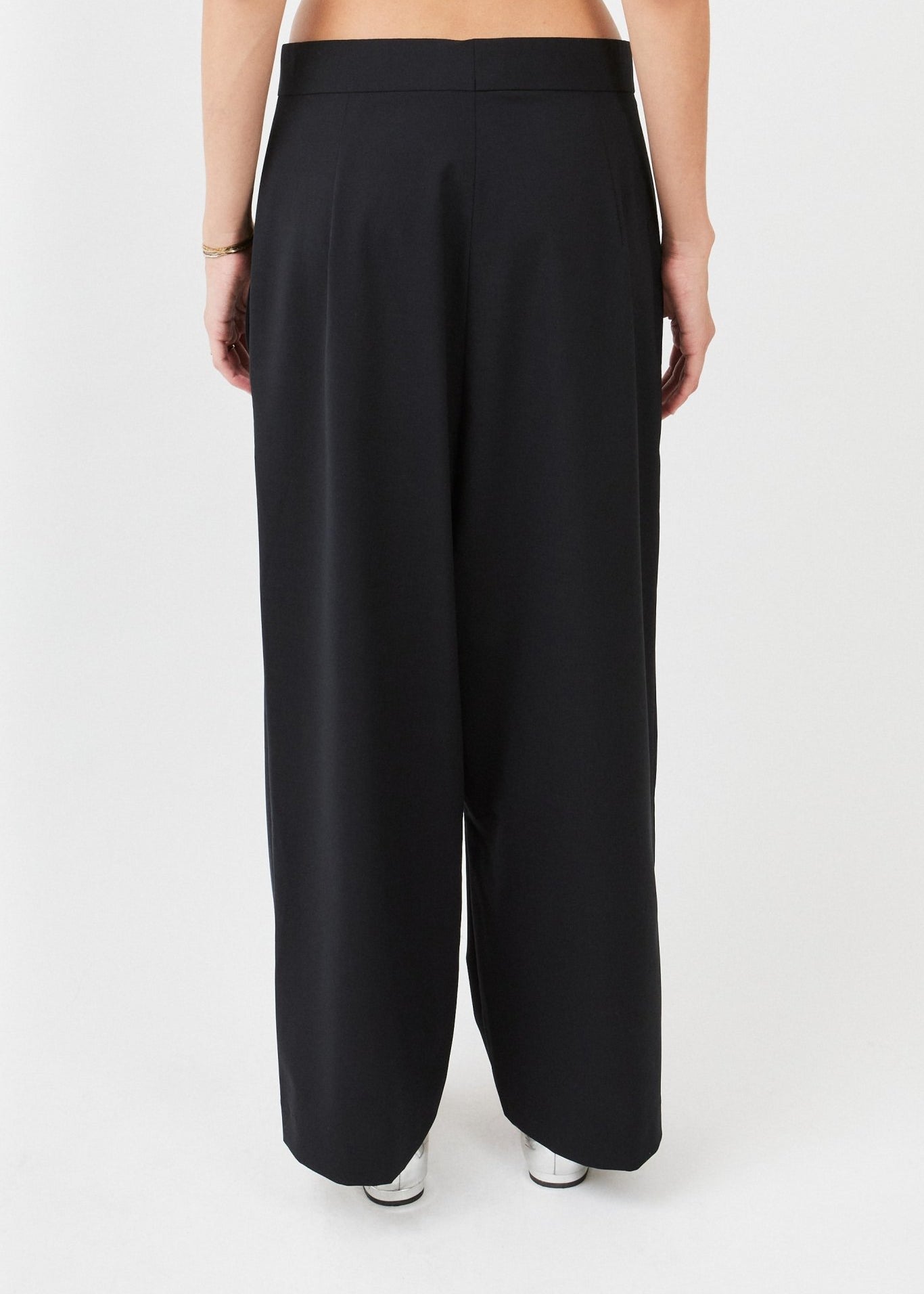Low Crotch Trousers  – tailored fit with relaxed silhouette| Black - Maison Marron et amis