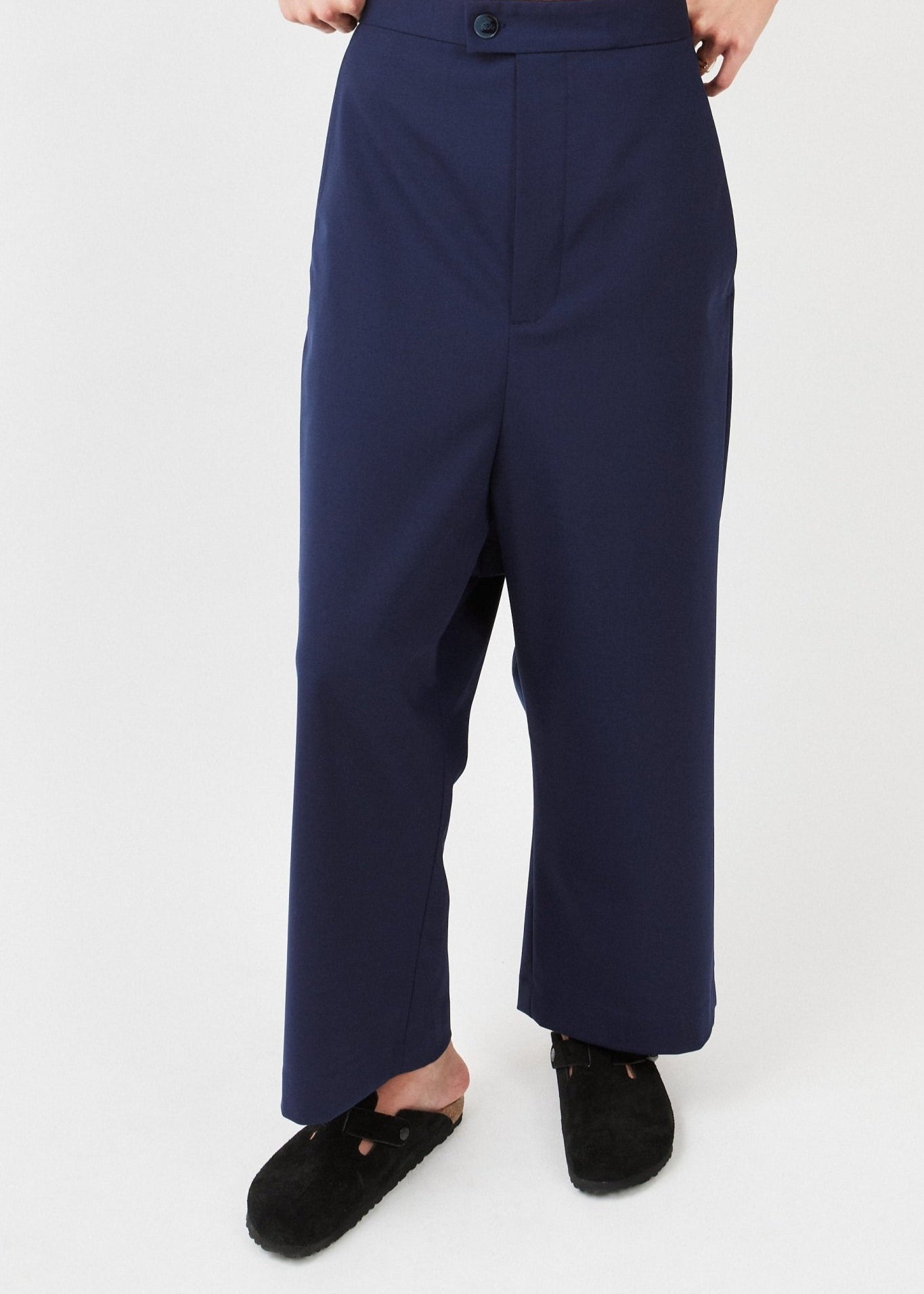 Low Crotch Trousers  – tailored fit with relaxed silhouette| Navy - Maison Marron et amis