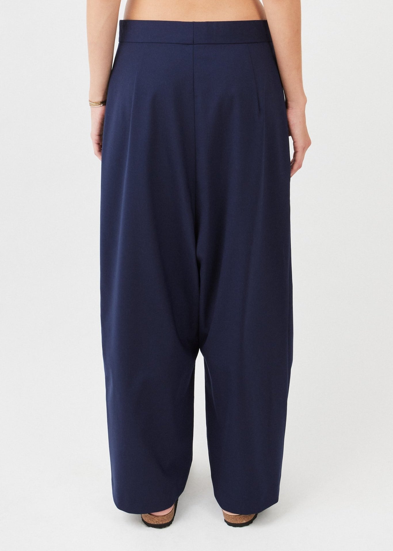 Low Crotch Trousers  – tailored fit with relaxed silhouette| Navy - Maison Marron et amis
