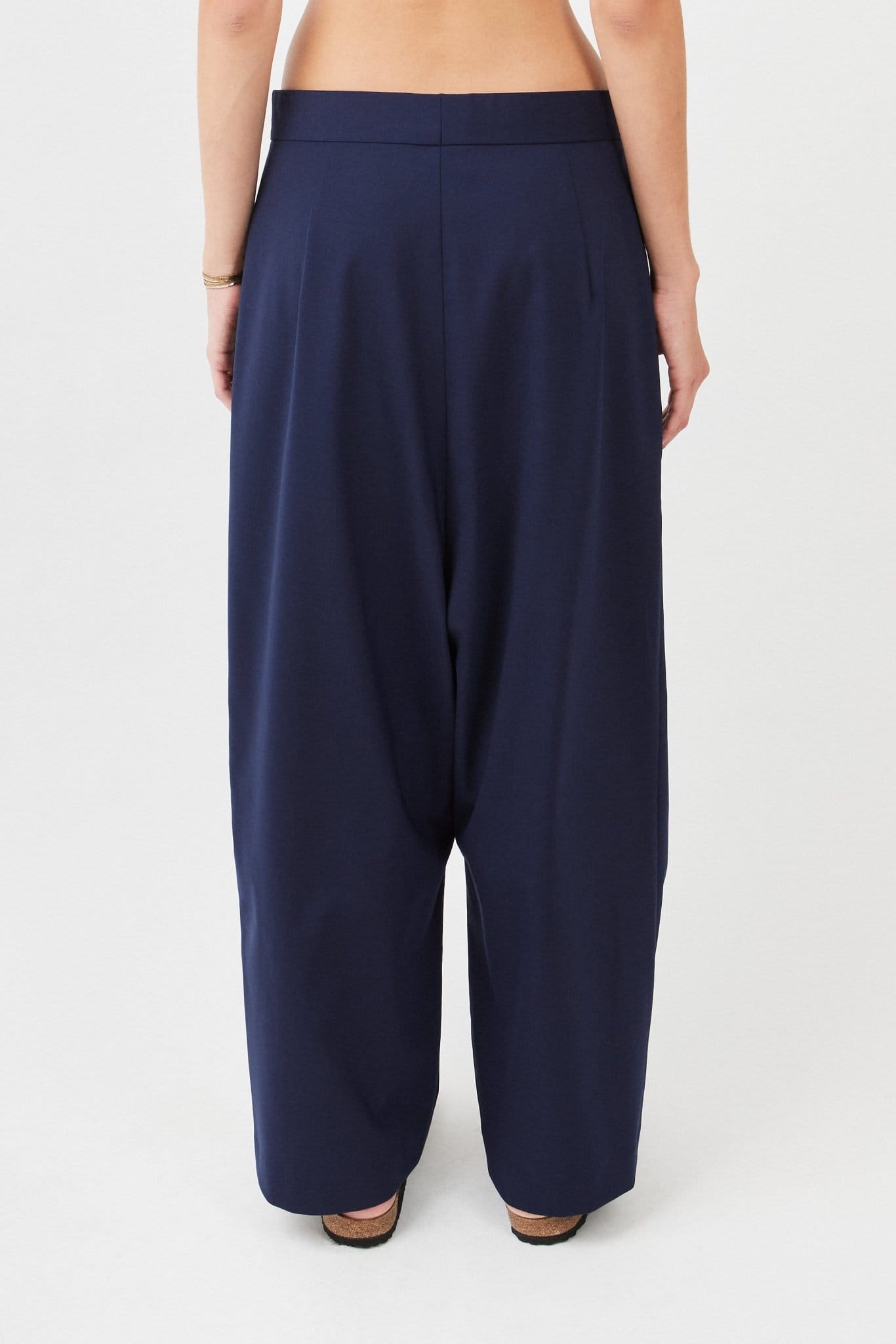 Low Crotch Trousers  – tailored fit with relaxed silhouette| Navy - Maison Marron et amis