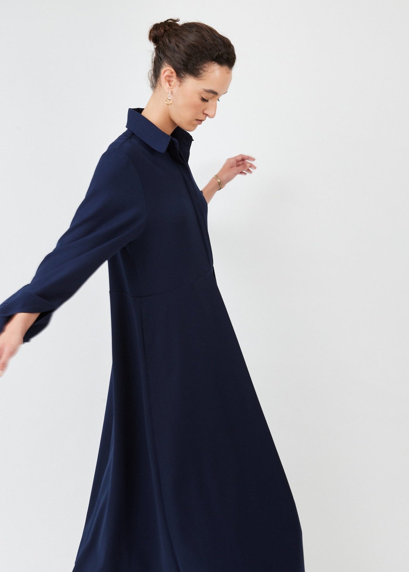Model wearing midi shirt dress with elegant drape and modern fit| Navy - Maison Marron et amis