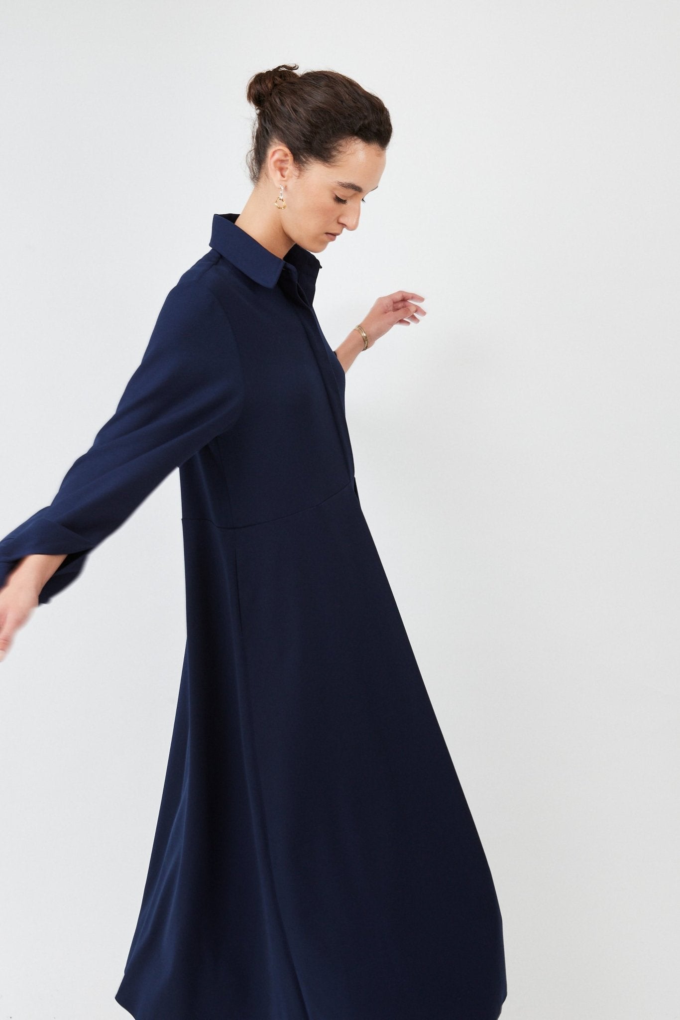 Model wearing midi shirt dress with elegant drape and modern fit| Navy - Maison Marron et amis