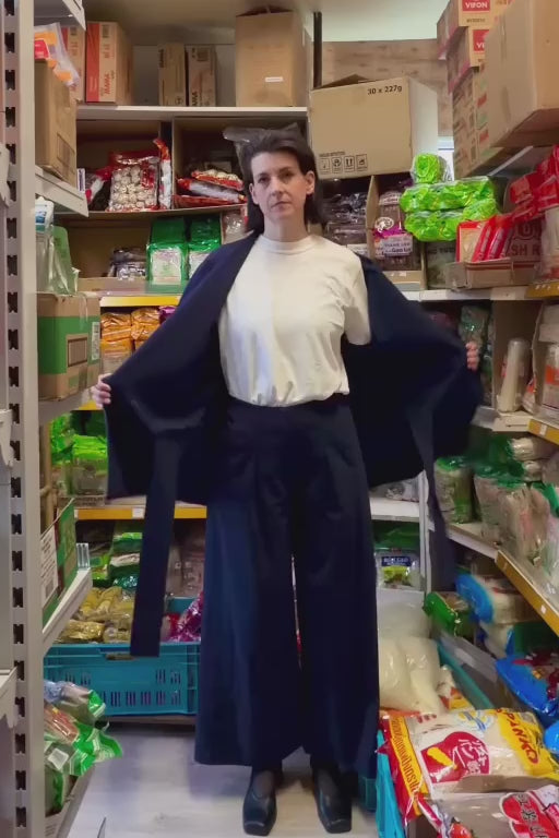 Video: navy hybrid suit jacket in movement - Maison Marron et amis