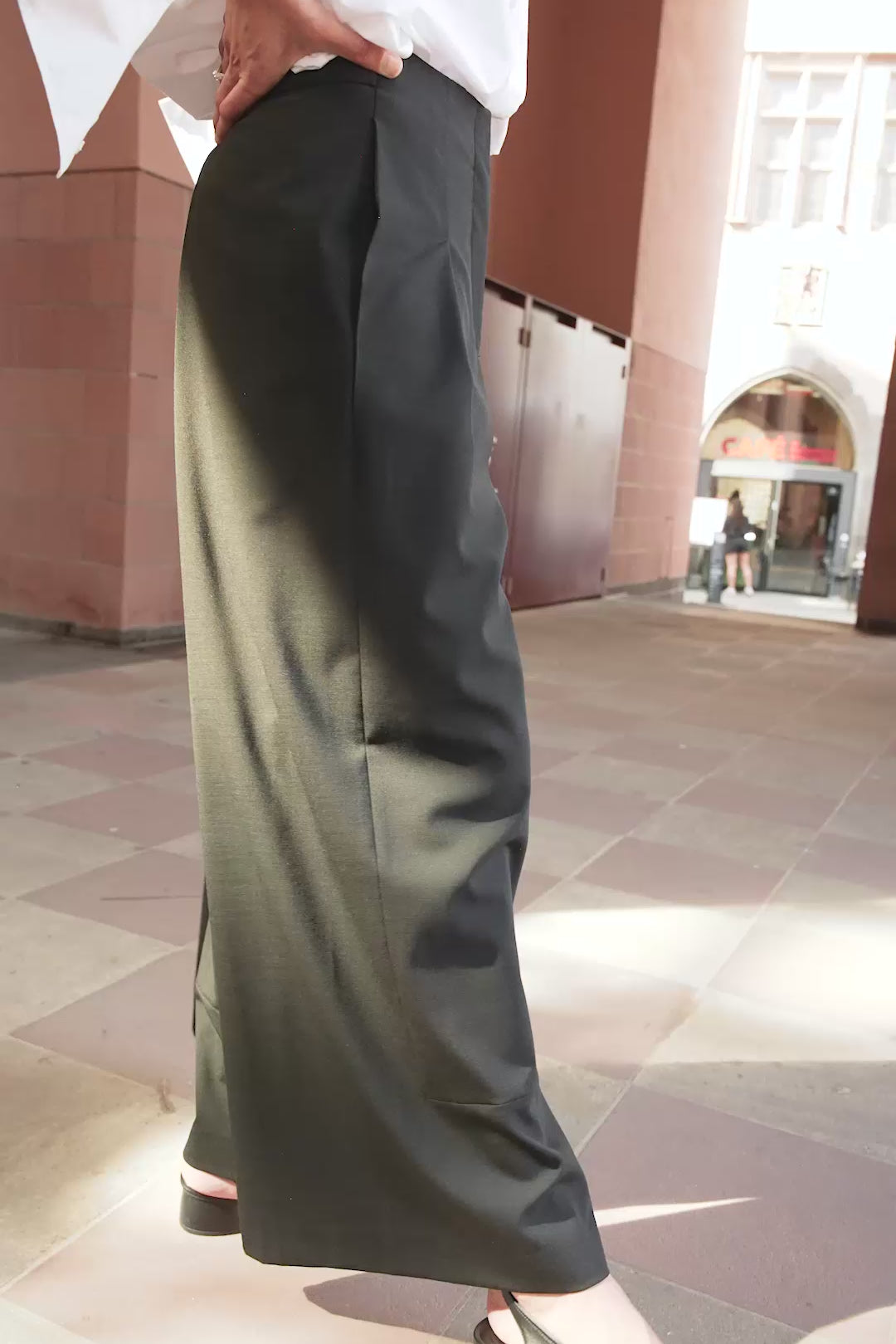 Minimalist Black Suit Pants with Front Pleats & Elegant Silhouette- Maison Marron et amis