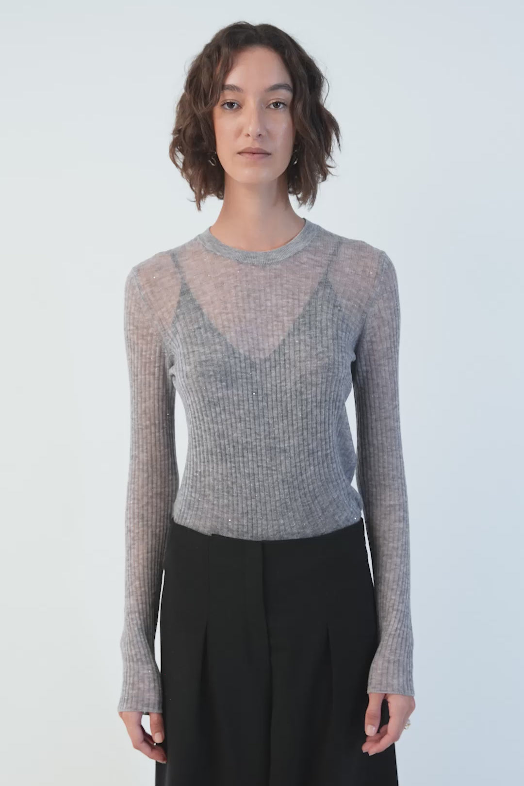 Video: grey melange merino rib pullover in movement - Maison Marron et amis