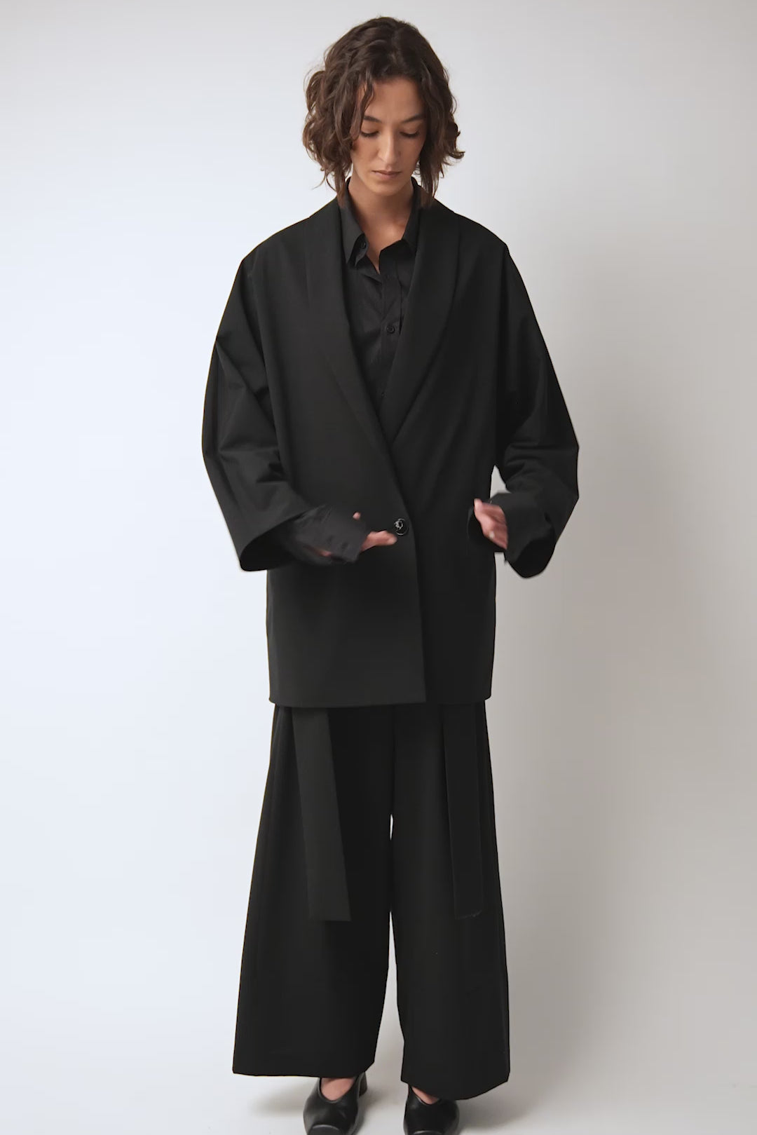 Minimalist Hybrid Suit Jacket with Tie Belt & Side Seam Pockets – Sustainable Fashion- Maison Marron et amis